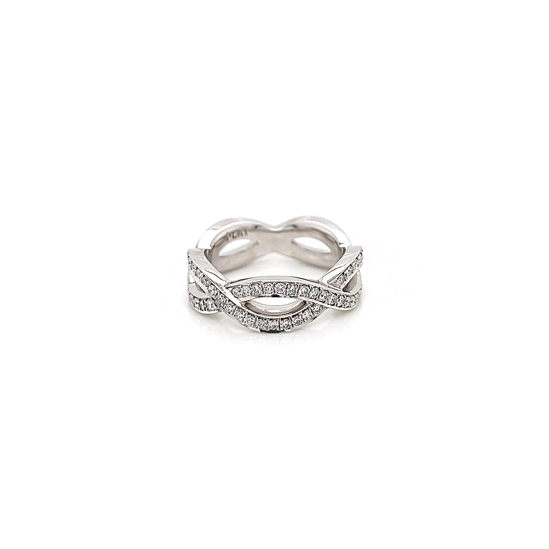 0.bracelet éternité 85 carats pour femme avec diamants sertis en pavé

-Type de métal : Platine
-diamants naturels ronds de 0,85 carat
-Couleur F-G
-VS Clarté

-Taille 6.25

Fabriqué à New York