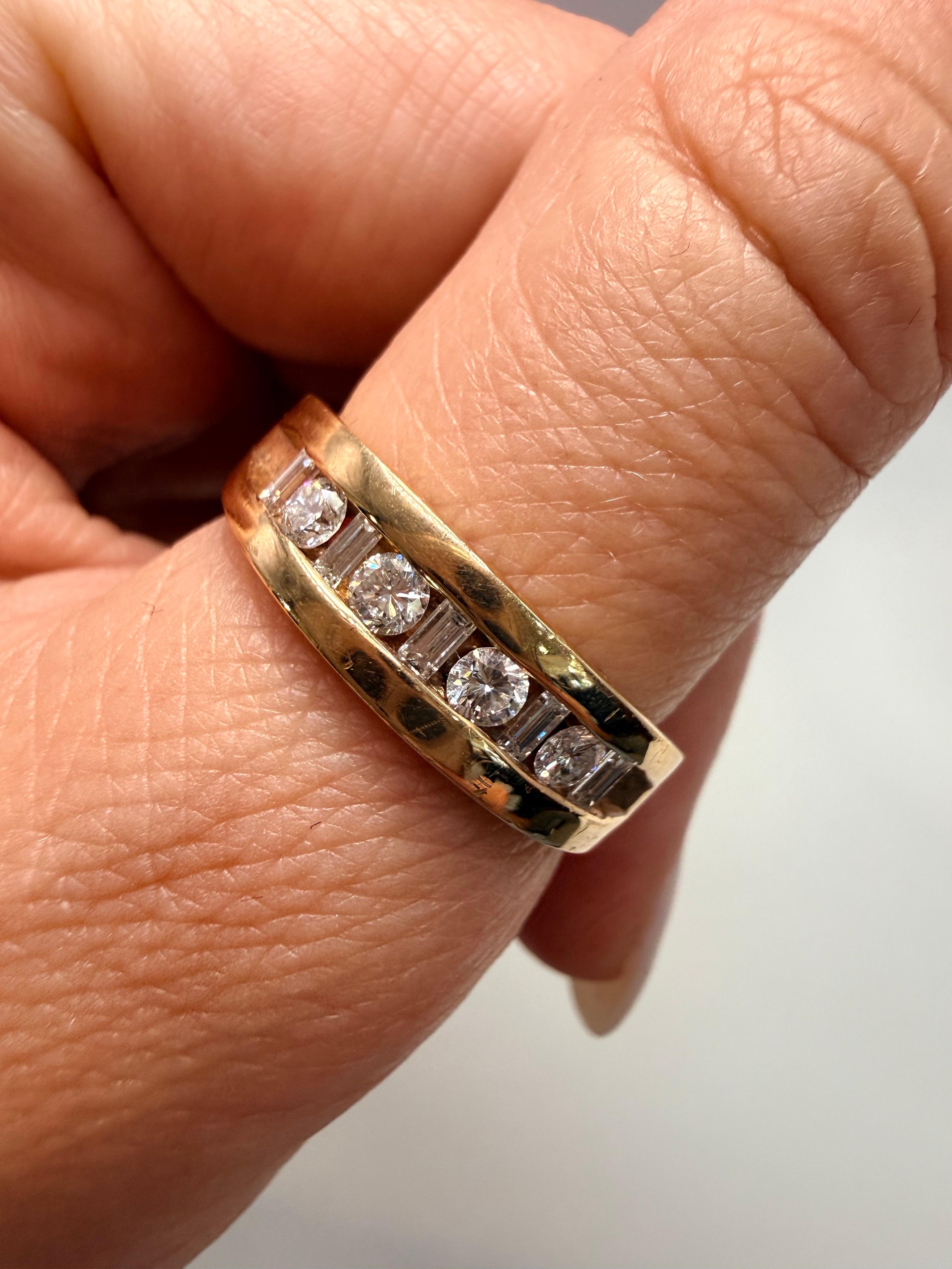 Fede nuziale con diamanti da 0,85 carati in oro 14KT In condizioni ottime in vendita a Boca Raton, FL