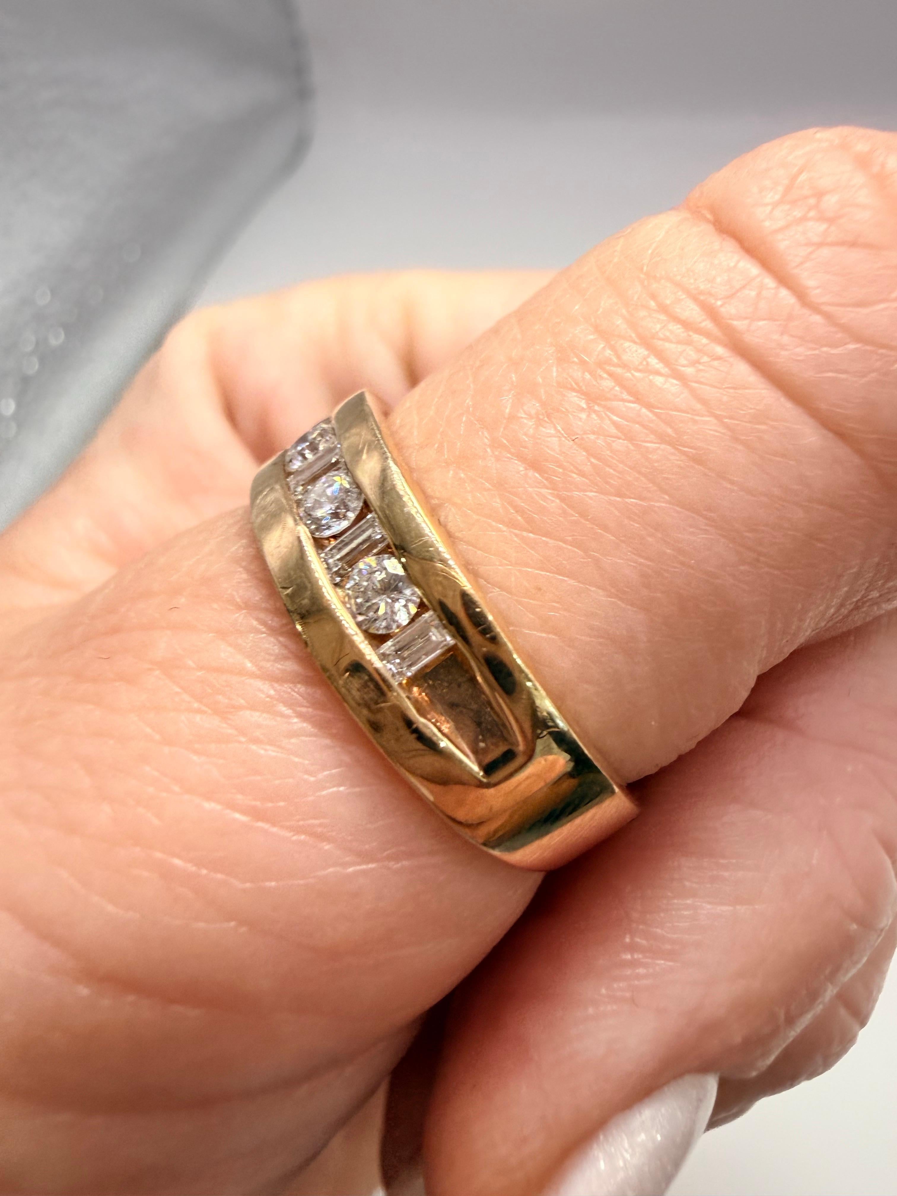 Fede nuziale con diamanti da 0,85 carati in oro 14KT in vendita 1