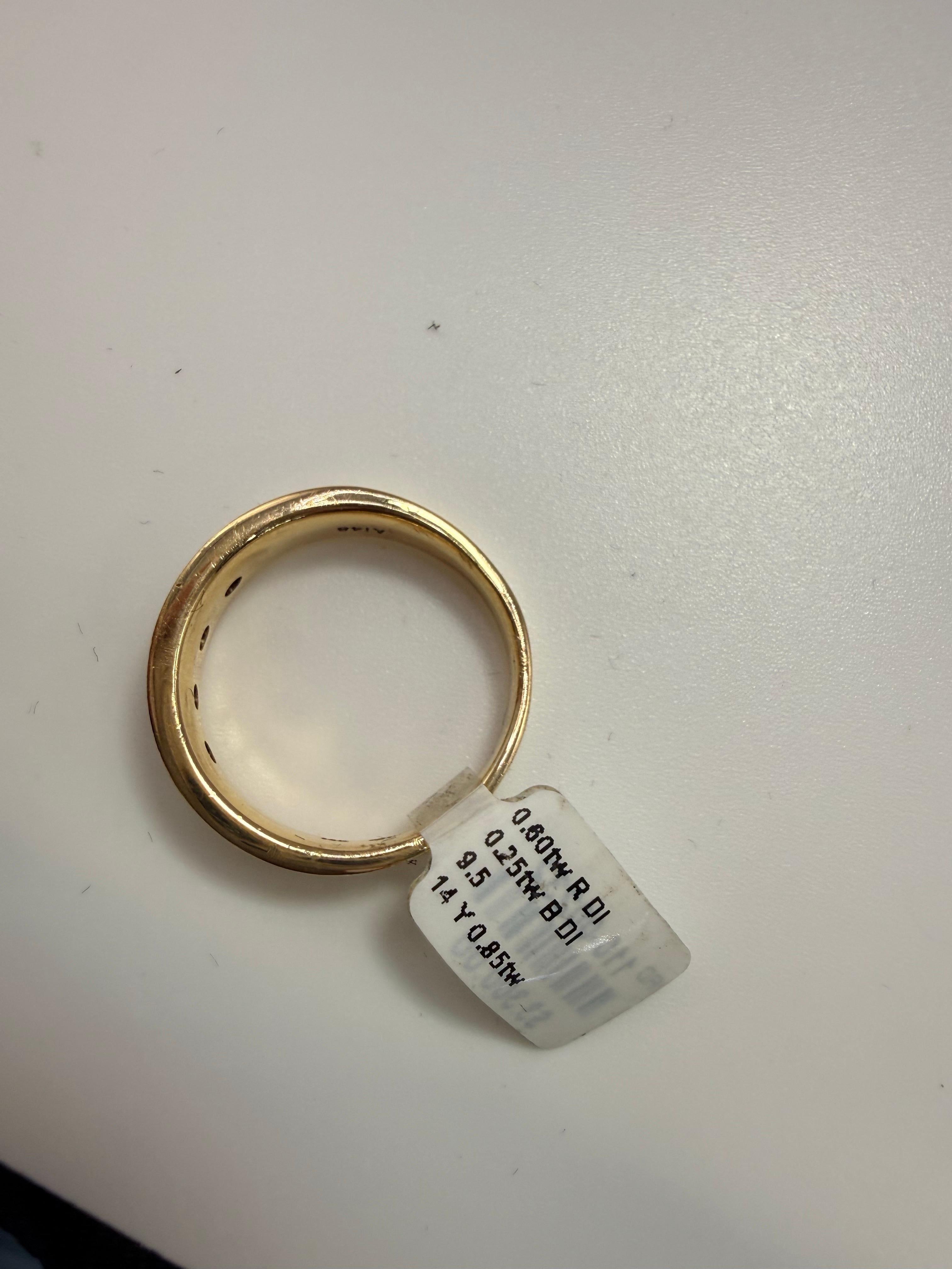 Fede nuziale con diamanti da 0,85 carati in oro 14KT in vendita 2