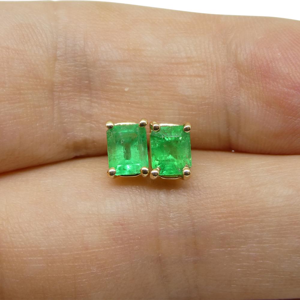 0.85ct Emerald Cut Green Colombian Emerald Stud Ears set in 14k Yellow Gold en vente 12