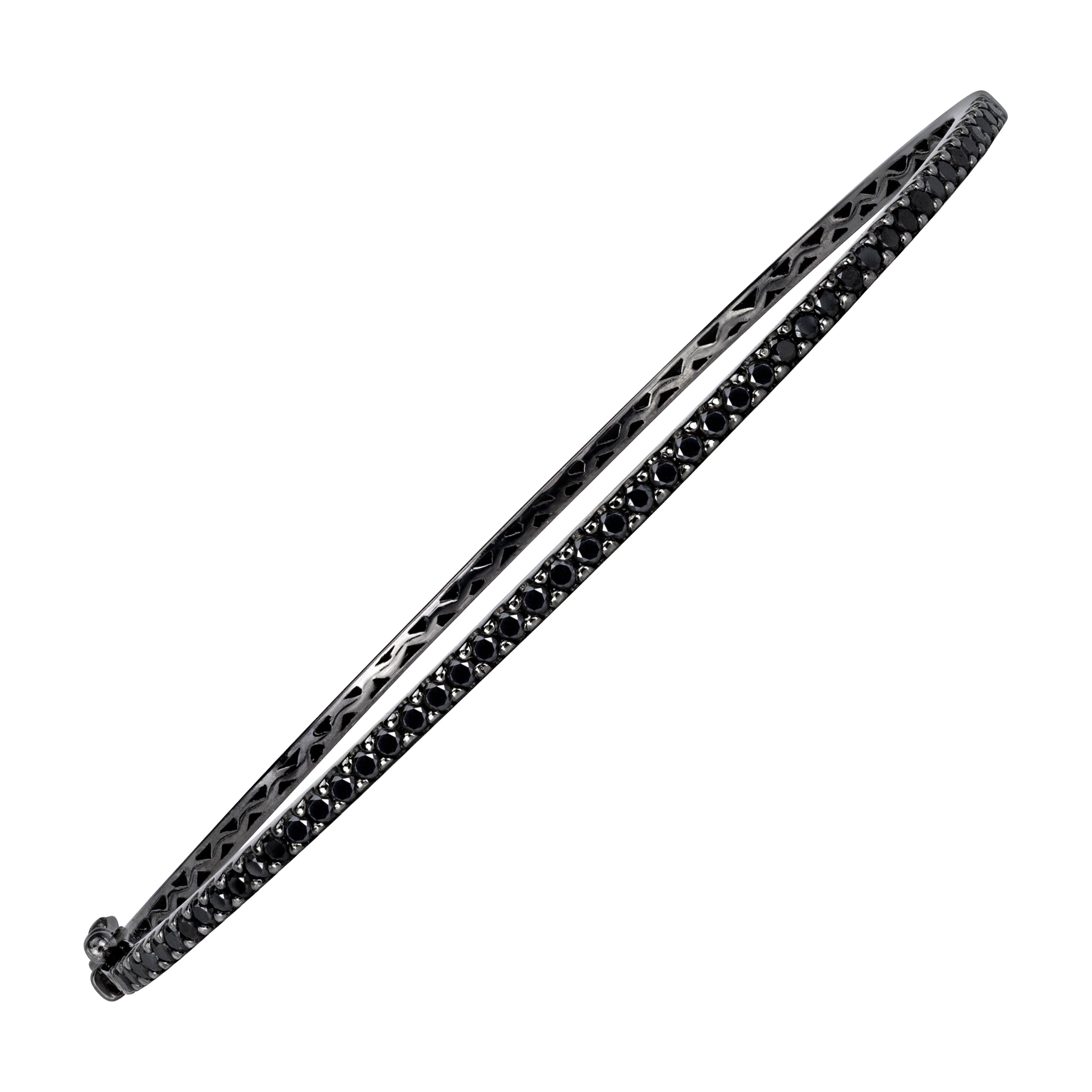 Schwarzer Diamant mit rundem Brillantschliff 0,85ct Armreif aus 18K Schwarzgold im Angebot