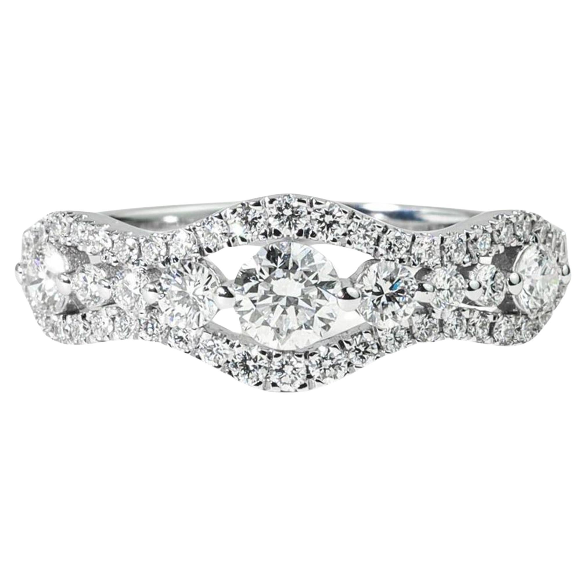 Anillo de compromiso con racimo de diamantes talla redonda de 0,85 ct en oro blanco de 18 quilates - Brilliance