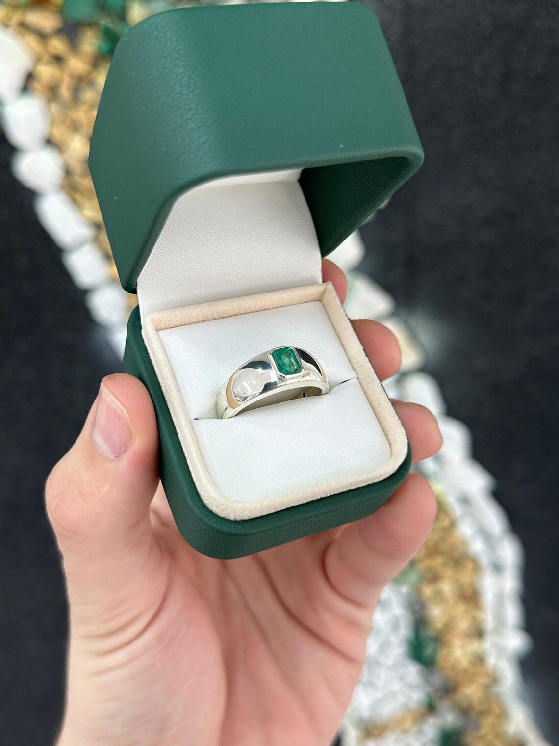 0.85ct SS Men's Vertical Bezel Set Green Emerald Cut Emerald Silver Band Ring For Sale 4