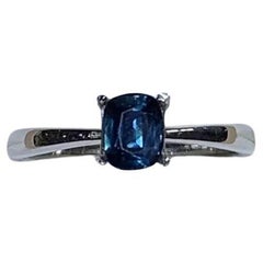 Bague de fiançailles solitaire en or blanc 18 carats avec saphir sarcelle 0,85 carat Bague de fiançailles solitaire en or blanc 18 carats avec saphir sarcelle 0,85 carat