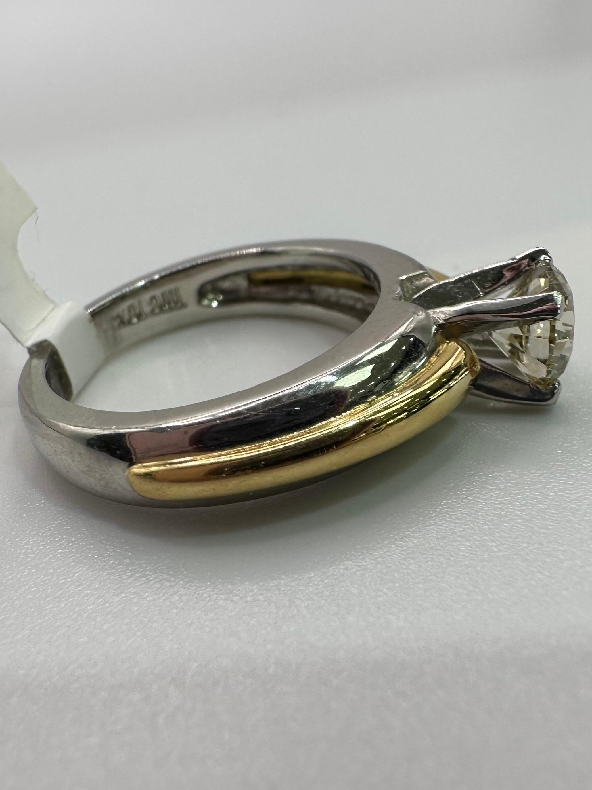 Anello di fidanzamento con diamante in platino da 0,85 carati in oro 14KT In condizioni Nuovo in vendita a Boca Raton, FL