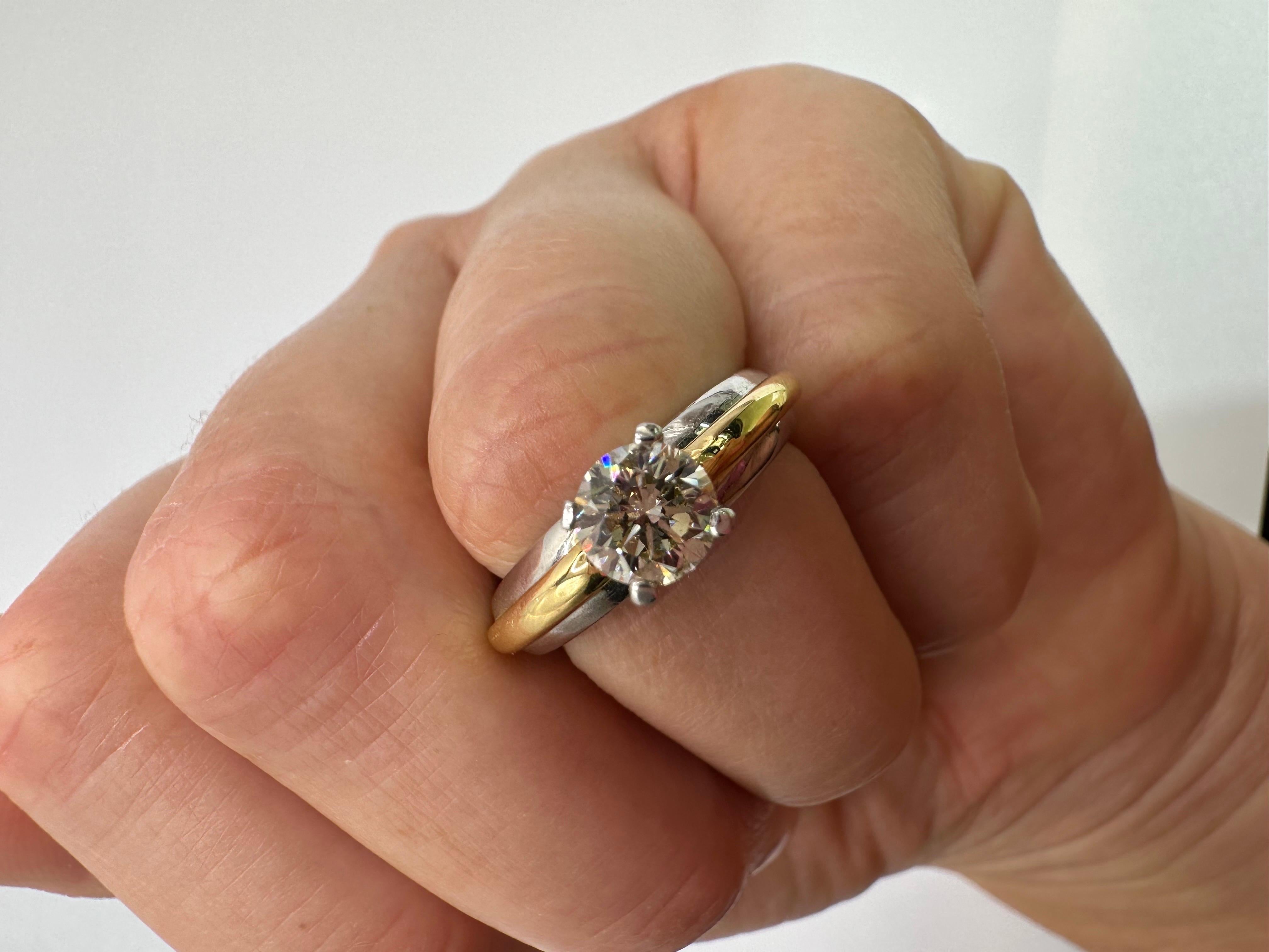Bague de fiançailles en diamant de 0,85ct en platine 14KT or en vente 3