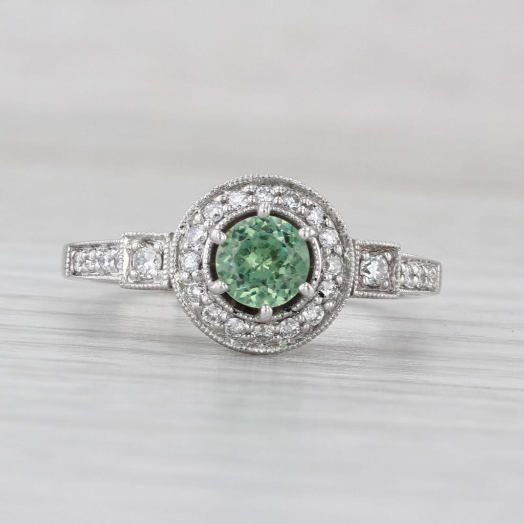 0.85ctw Demantoide Granate Diamante Halo Anillo 18k Oro Blanco Tamaño 7.75 Compromiso en Bueno estado para la venta en McLeansville, NC
