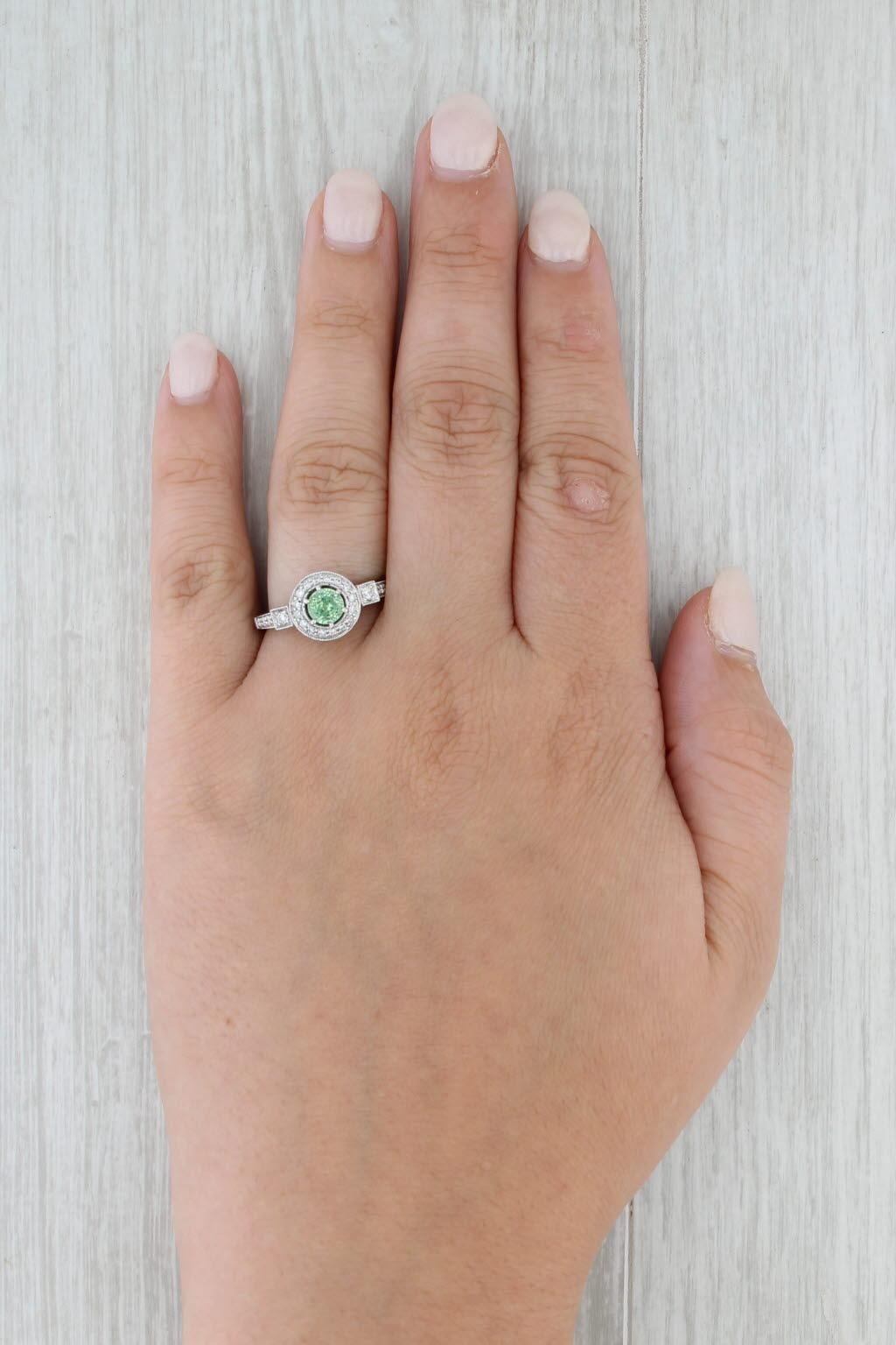 0.85ctw Demantoide Granate Diamante Halo Anillo 18k Oro Blanco Tamaño 7.75 Compromiso en venta 4