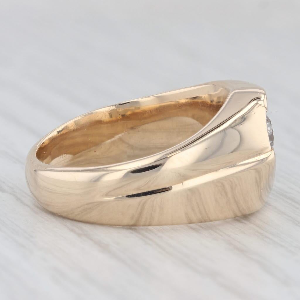 Round Cut 0.85ctw Diamond 3-Stone Men's Ring 14k Yellow Gold Size 8.75 For Sale