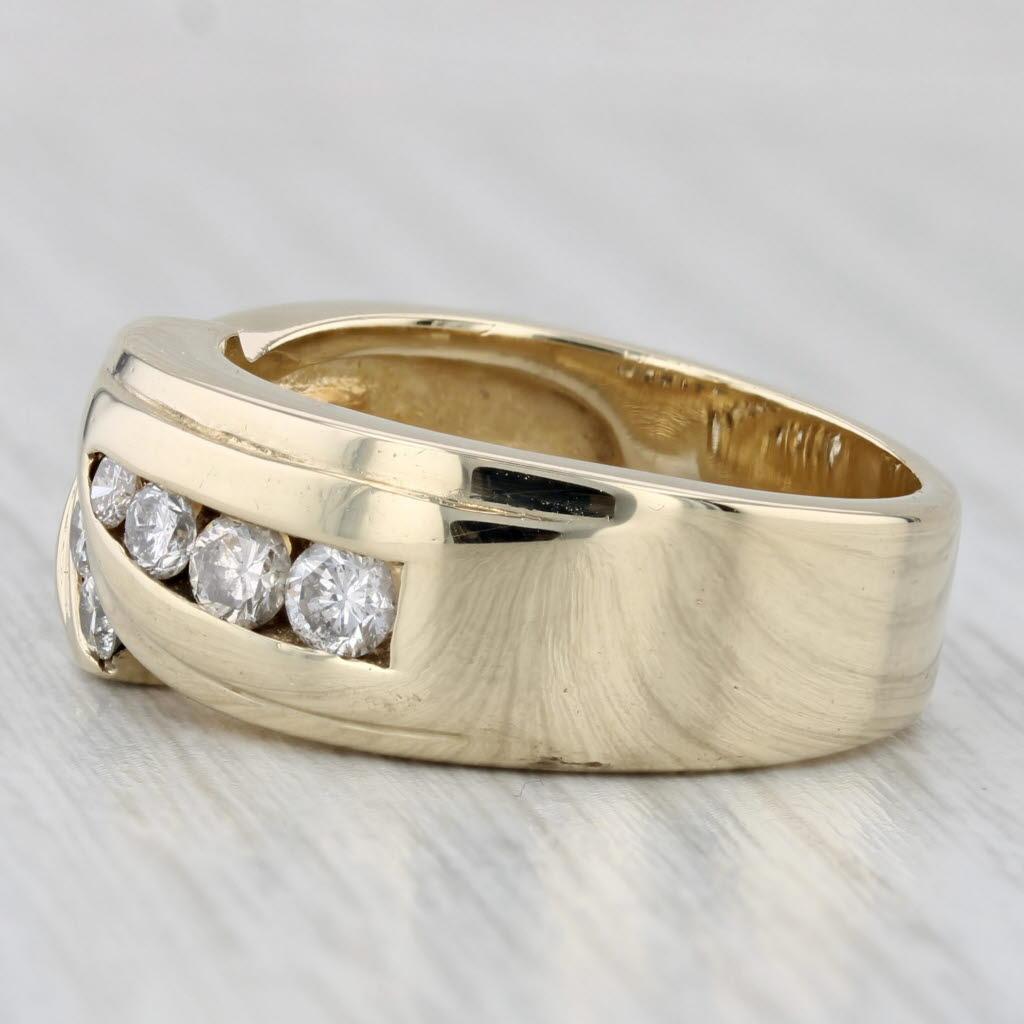 Informazioni sulla gemma:
- Diamanti naturali -
Carati totali - 0,85ctw
Taglio - Brillante rotondo
Colore - H - I.
Chiarezza - SI1 - SI2

Metallo: oro giallo 14k 
Peso: 11.4 grammi 
Timbri: 14k
Altezza della faccia: 9.3 mm 
Altezza sopra il dito: