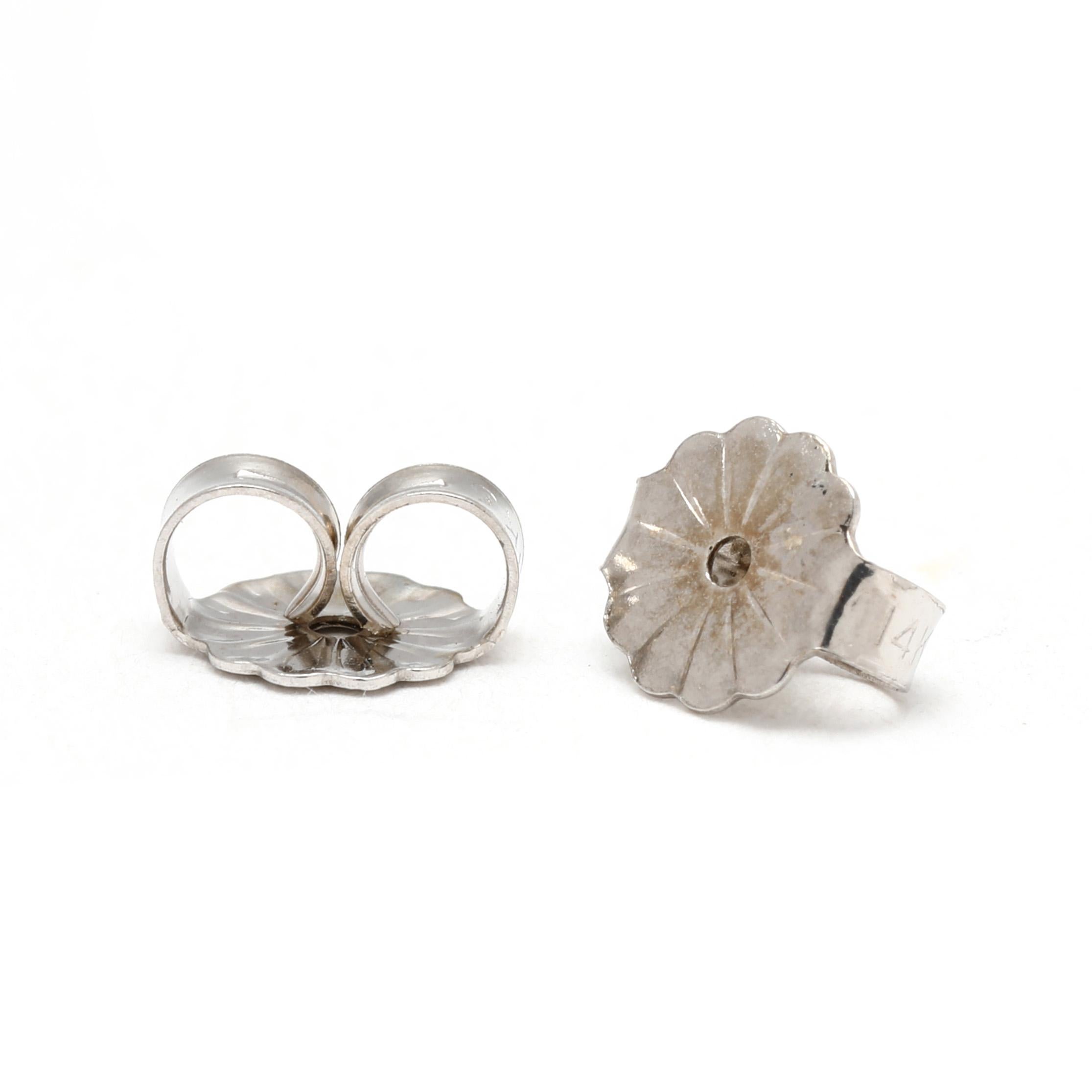 Boucles d'oreilles en or blanc 14k, clous d'oreilles floraux, 0.85ctw Diamond Stud Ears Bon état - En vente à McLeansville, NC