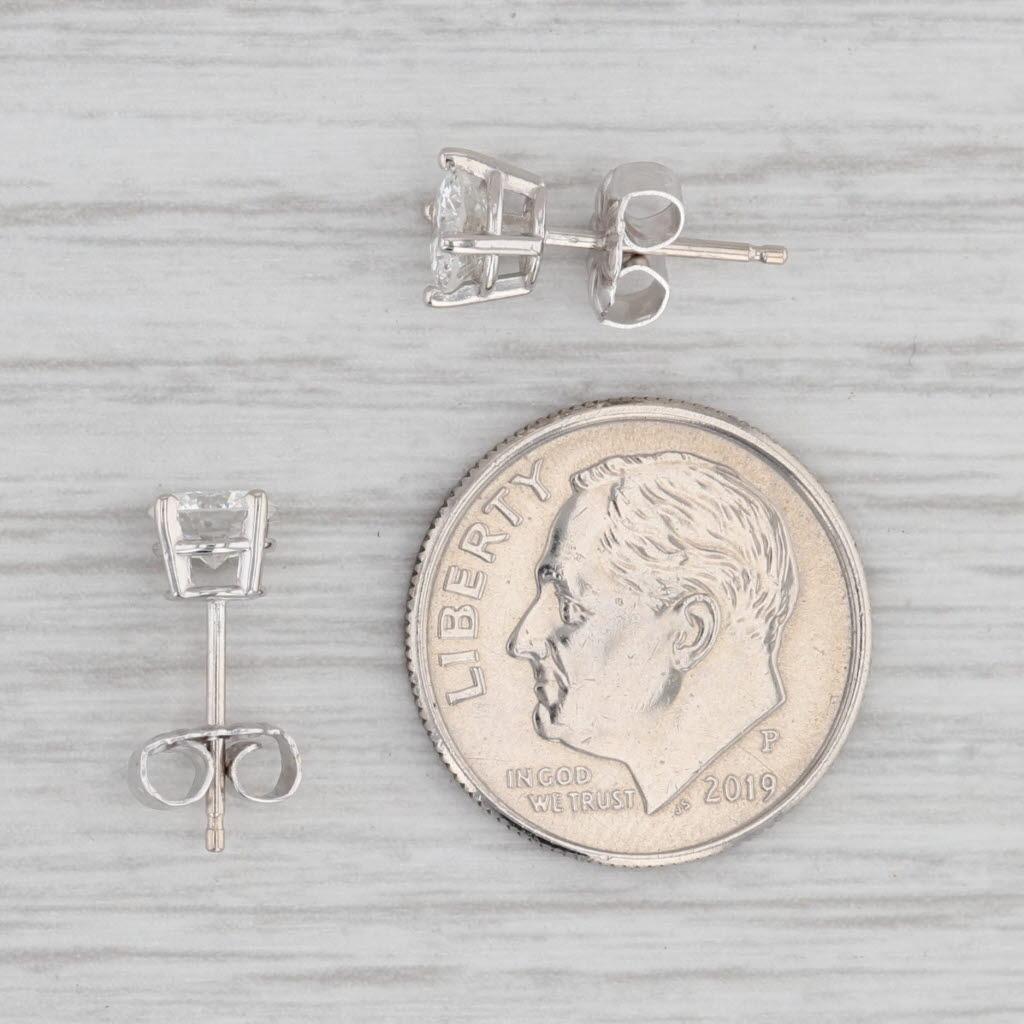 Orecchini a perno con solitario di diamanti rotondi da 0,85ctw in oro bianco 14k In condizioni buone in vendita a McLeansville, NC