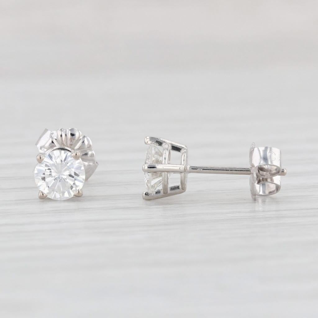 Orecchini a perno con solitario di diamanti rotondi da 0,85ctw in oro bianco 14k in vendita 1