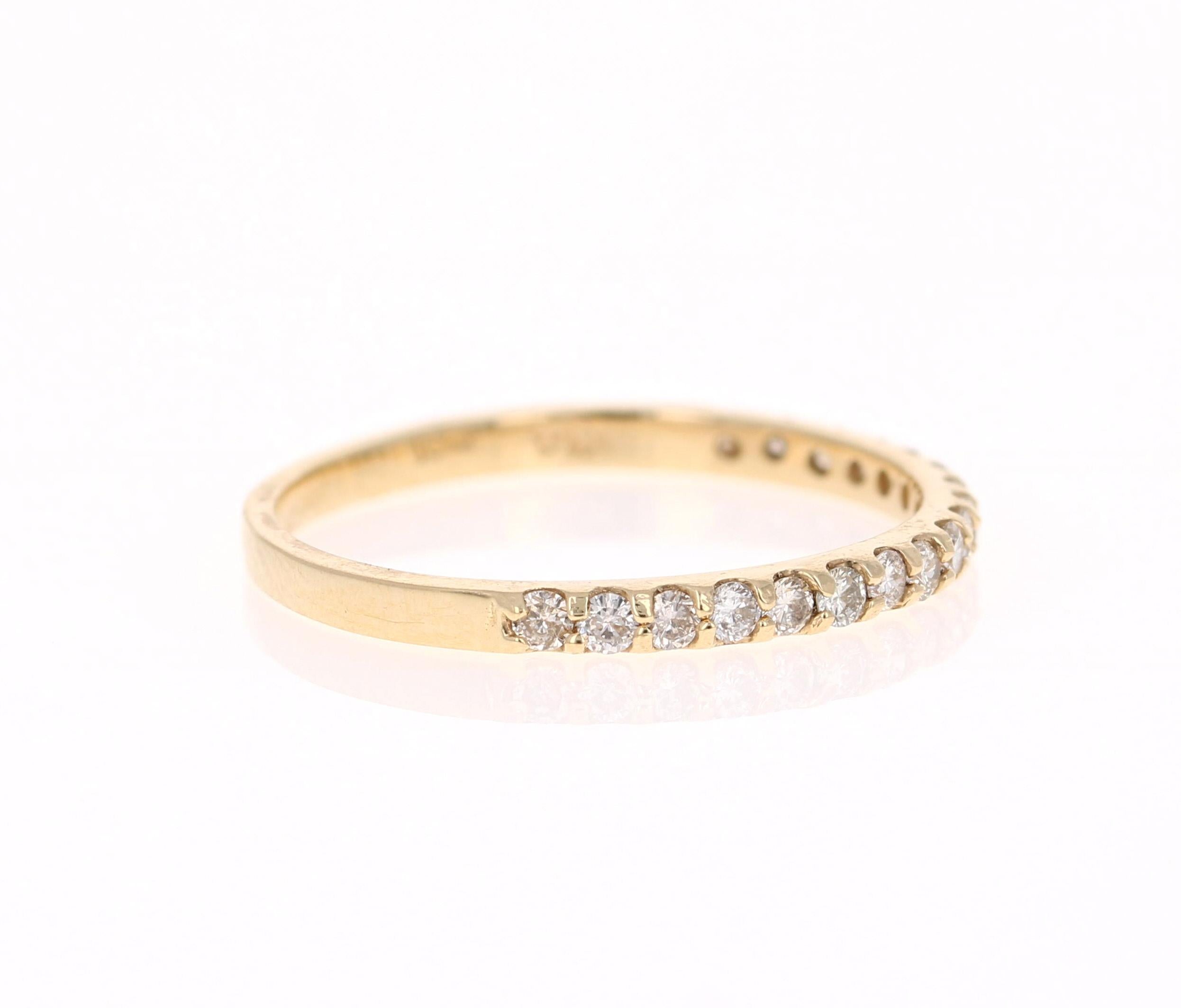 Round Cut 0.86 Carat Diamond Yellow Gold Wedding Set For Sale