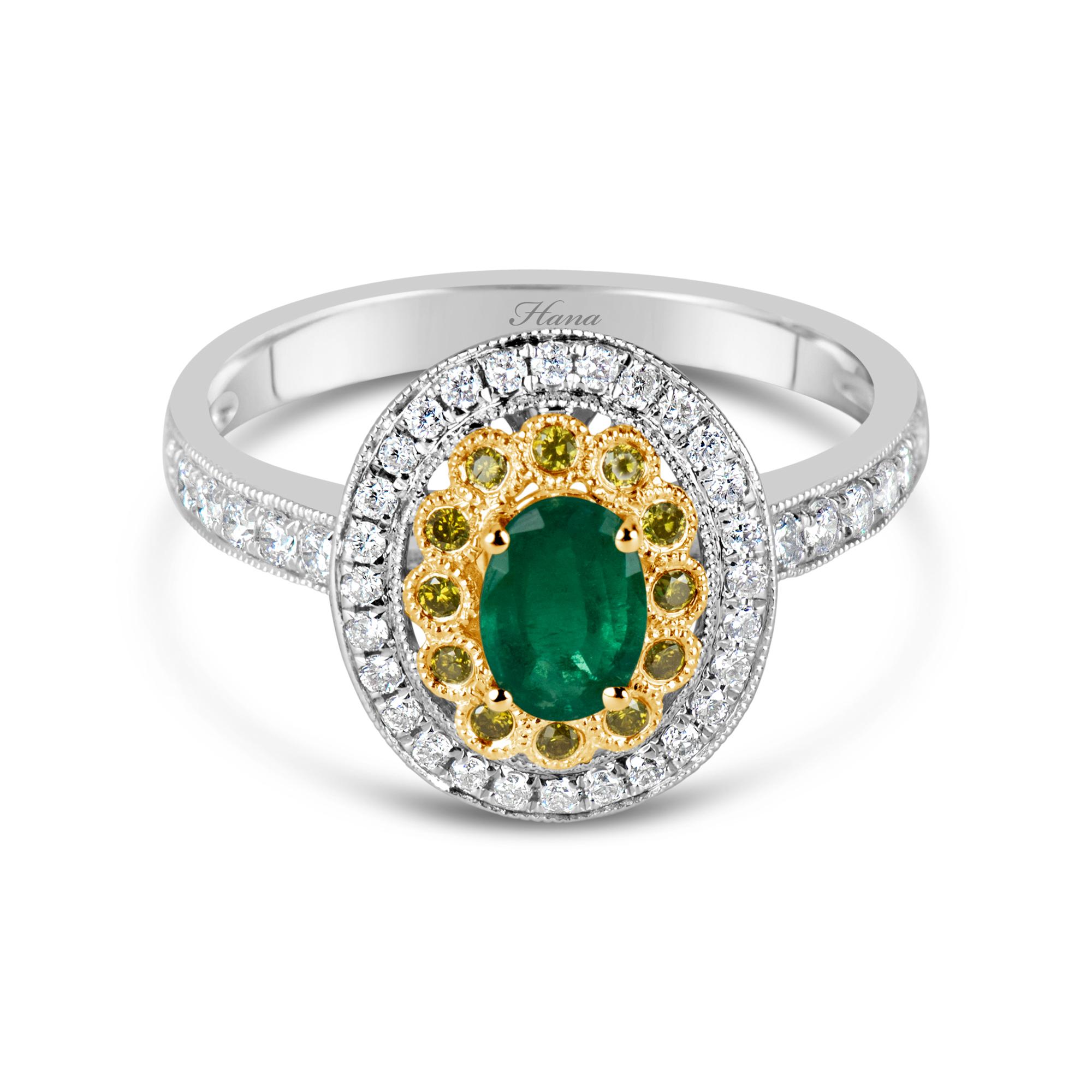 0,86 Karat Smaragd und grüner und weißer Diamant Weißgold-Cluster-Ring aus Weißgold im Zustand „Neu“ im Angebot in New York, NY
