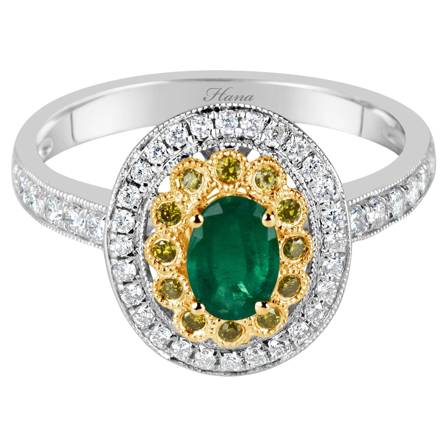 0,86 Karat Smaragd und grüner und weißer Diamant Weißgold-Cluster-Ring aus Weißgold im Angebot