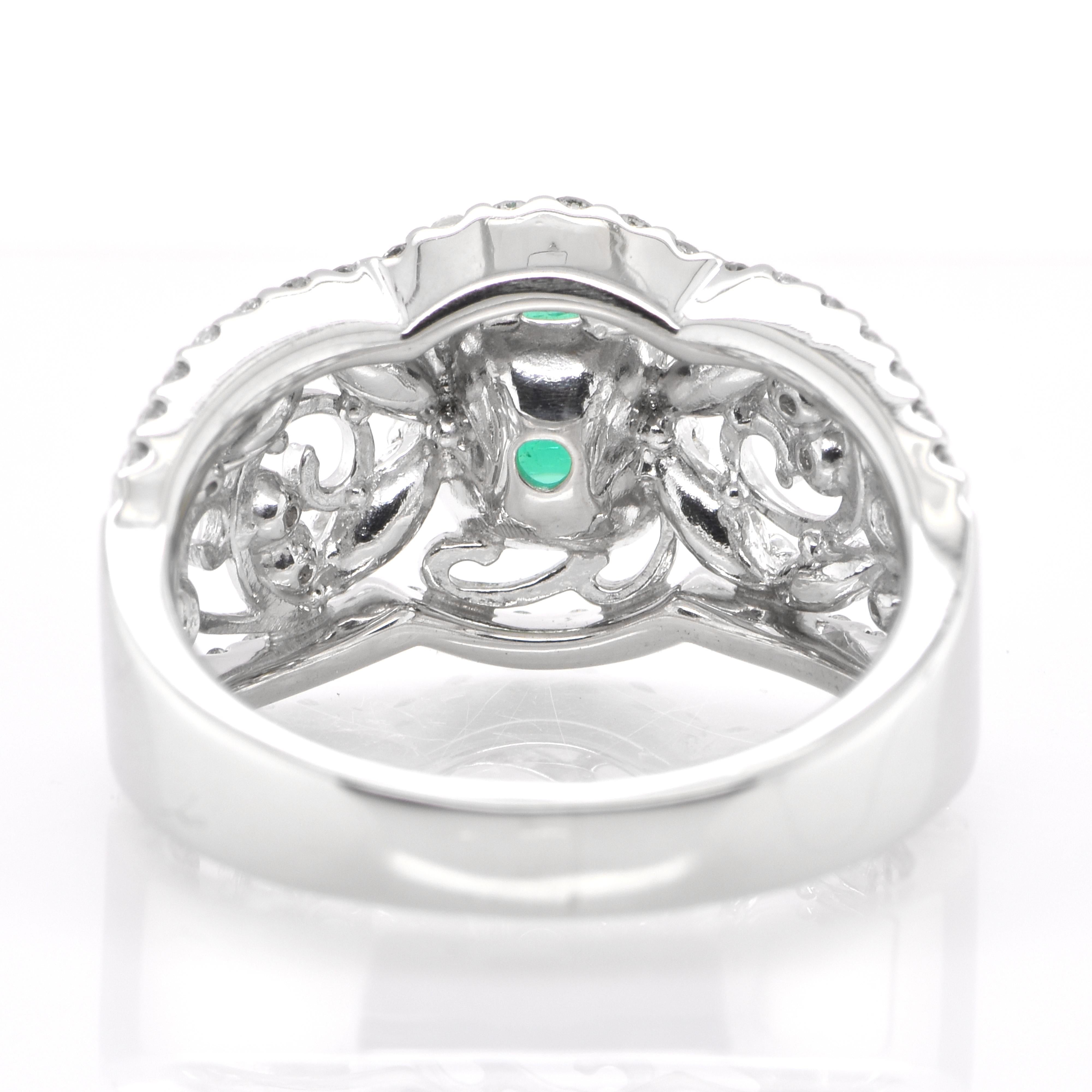 Women's 0.86 Carat Natural Vivid Green Emerald and Diamond Ring Set in Platinum