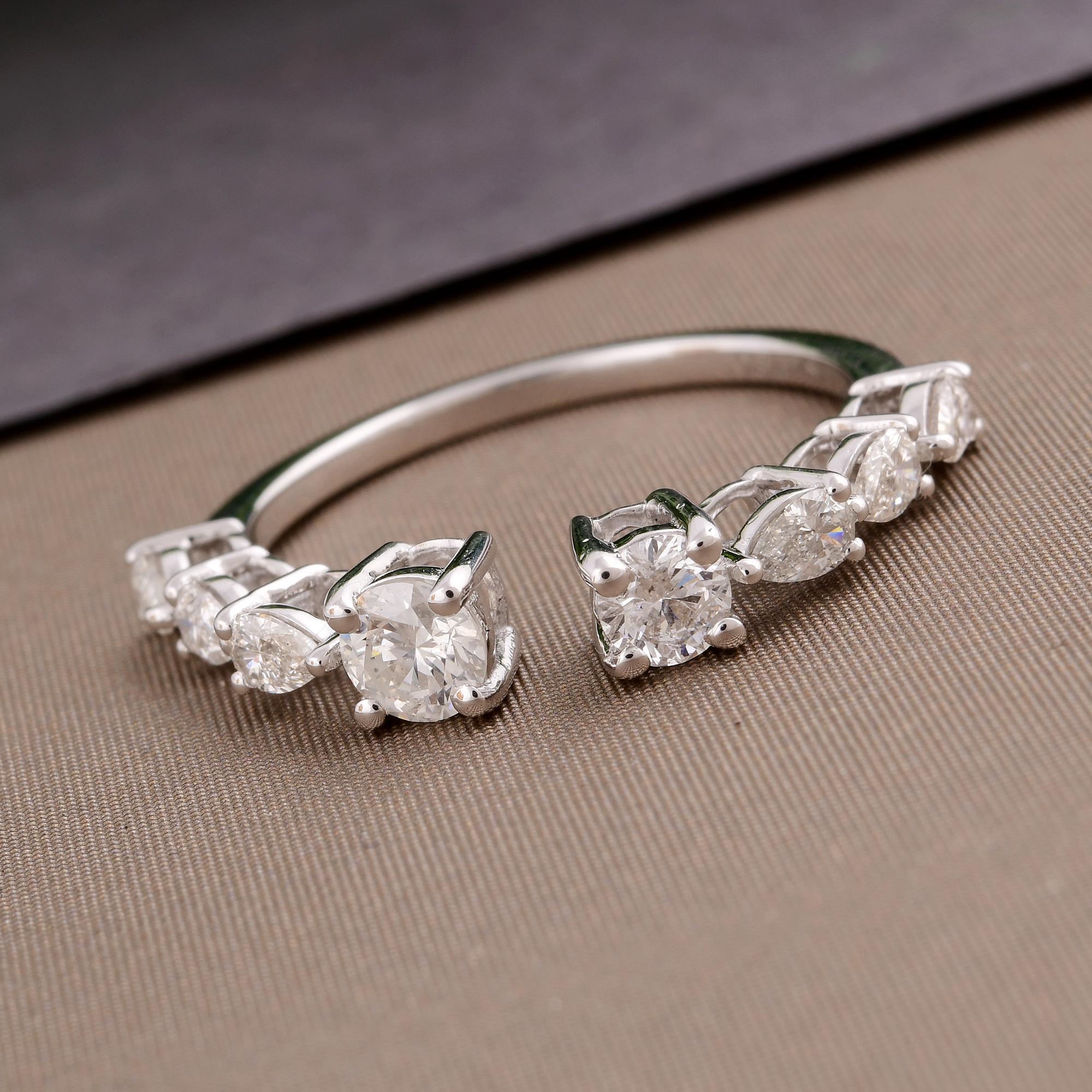 Taille poire Bague manchette en or blanc 18 carats avec diamants taille poire et rond de 0,86 carat, faite à la main en vente