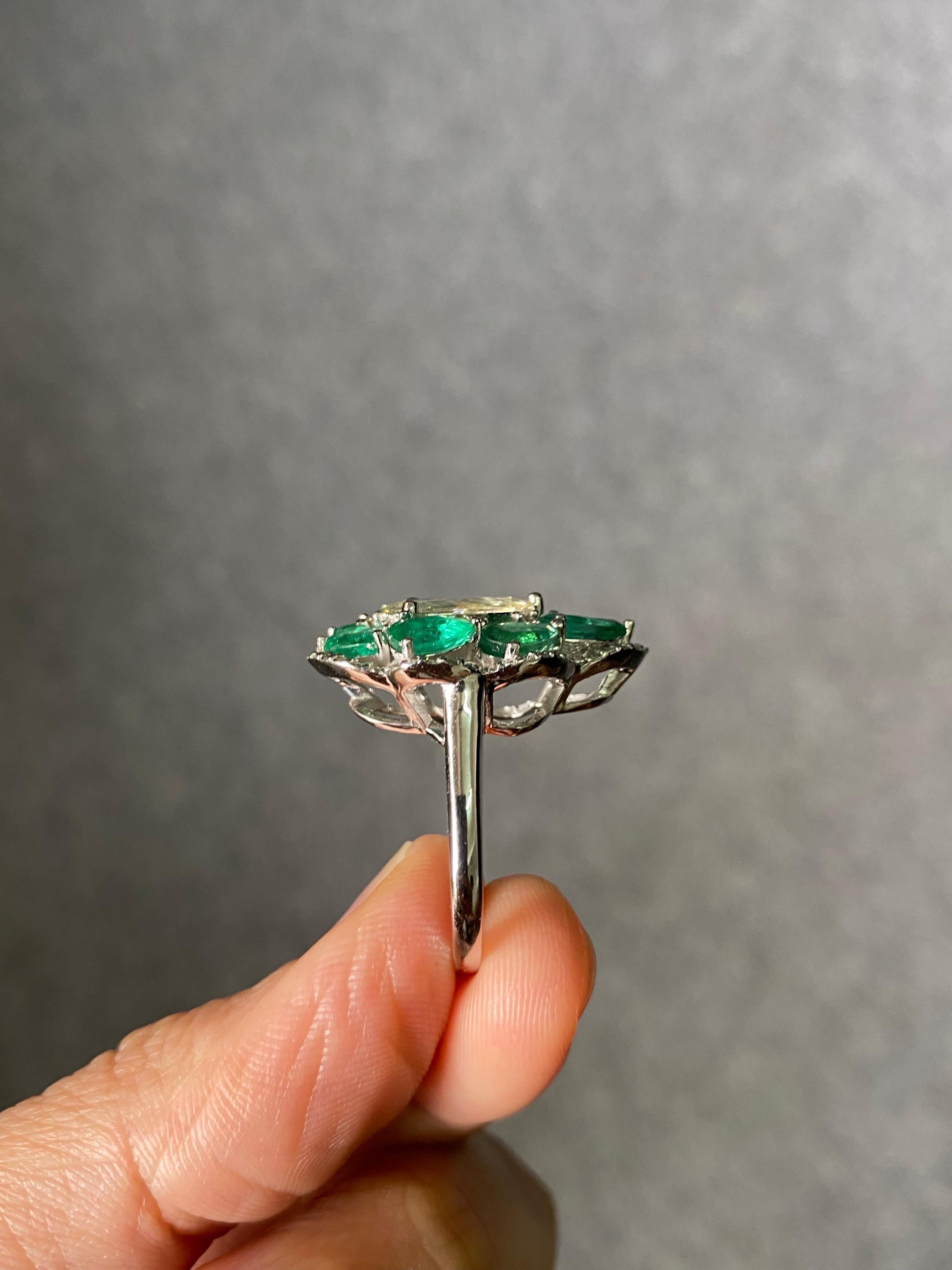 0.86 Carat Pear Shape Diamond and Emerald Engagement Ring In New Condition For Sale In Bangkok, Thailand