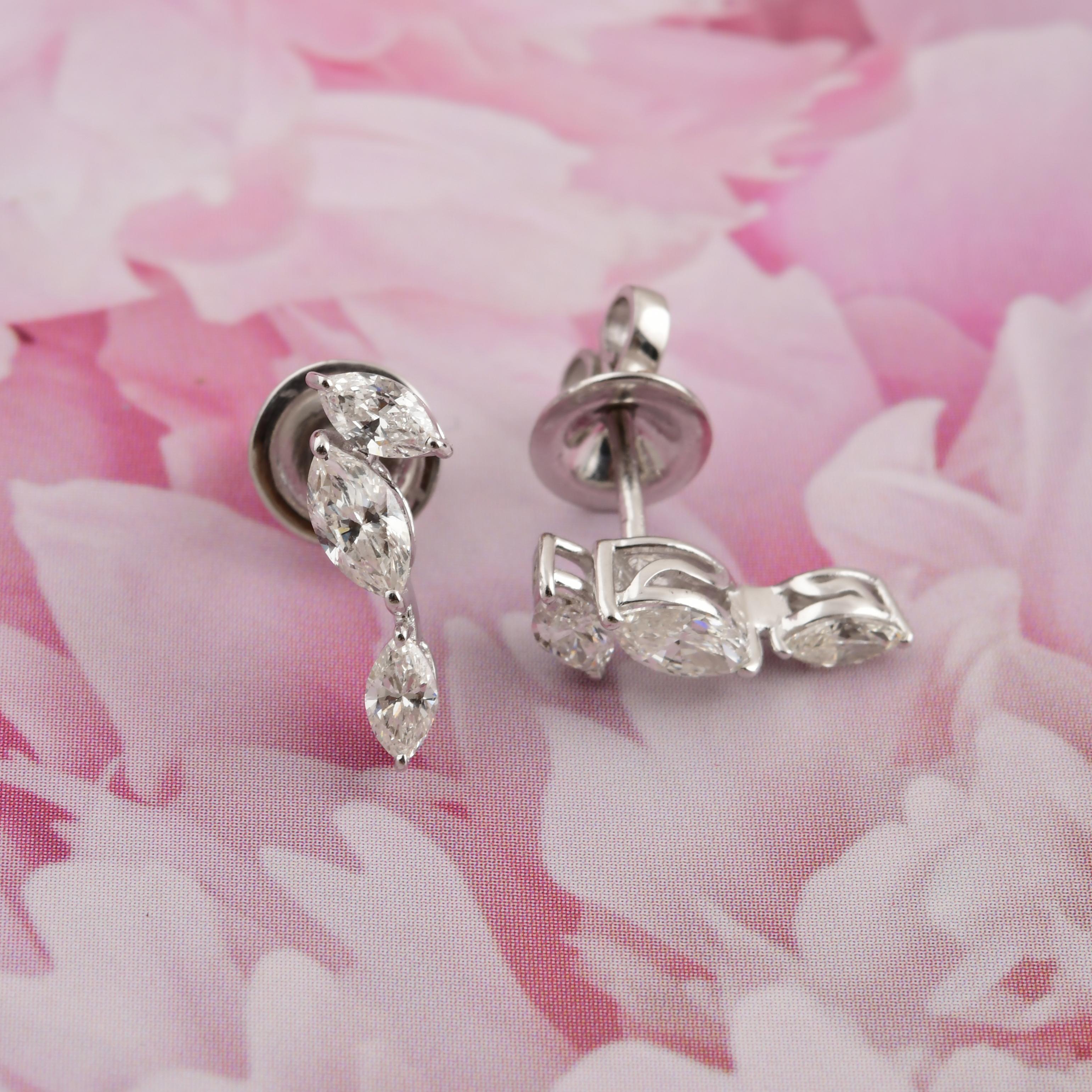 0.86 Carat SI Clarity HI Color Marquise Diamond Earrings 18 Karat White Gold Neuf - En vente à Diera, Dubai