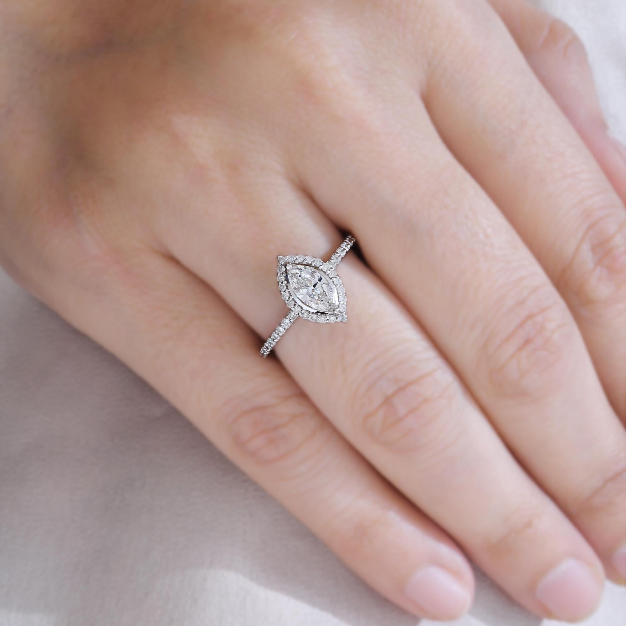 For Sale:  0.86 Carat Solitaire Marquise Cut Diamond Engagement Ring in 18 Karat White Gold 2
