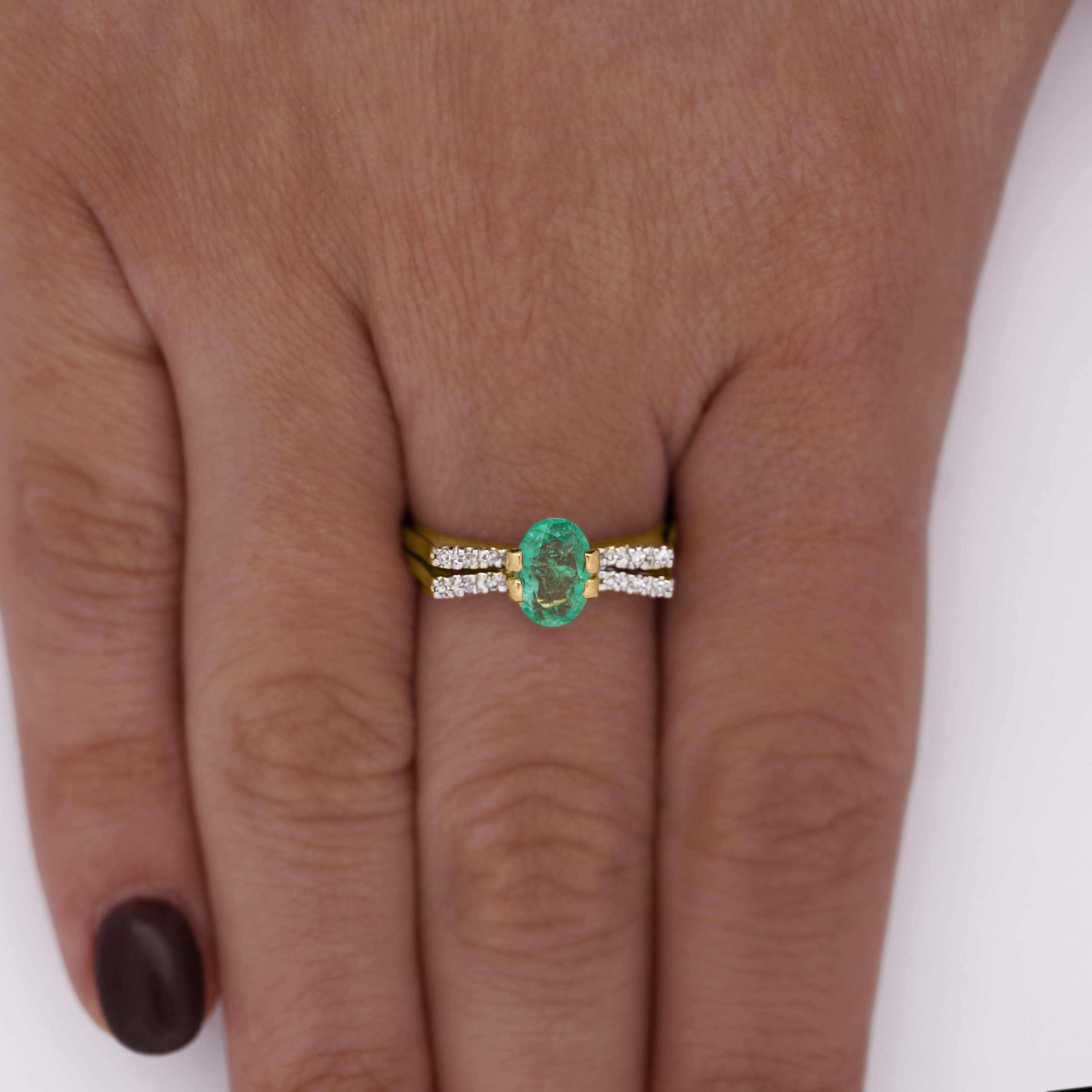 14KY- EO-0.86ct (7.8 x 6mm) / D-0.19ct / 2.59 grams / Size 7 1/4

A vibrant 0.86-carat oval emerald is elegantly framed by sparkling diamonds in this 14K yellow gold ring, offering a timeless balance of sophistication and brilliance.

Details:
Item