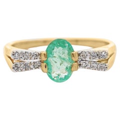 0.86 Carat Vibrant Green Oval Cut Emerald & Diamond in 14KY Gold Statement Ring