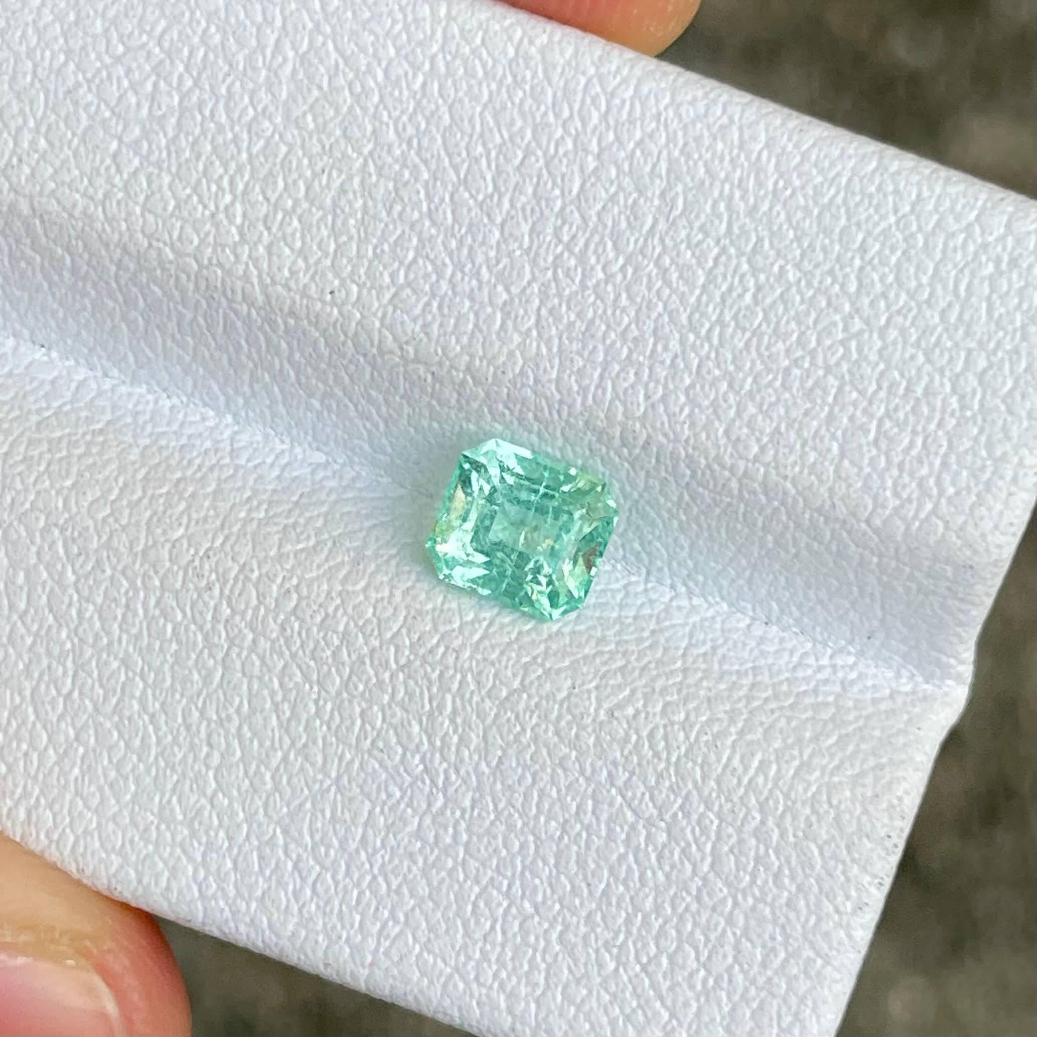 0,86 Karat Hellgrüner Smaragd Stein Smaragdschliff Natürlicher Afghanischer Edelstein für Damen oder Herren im Angebot