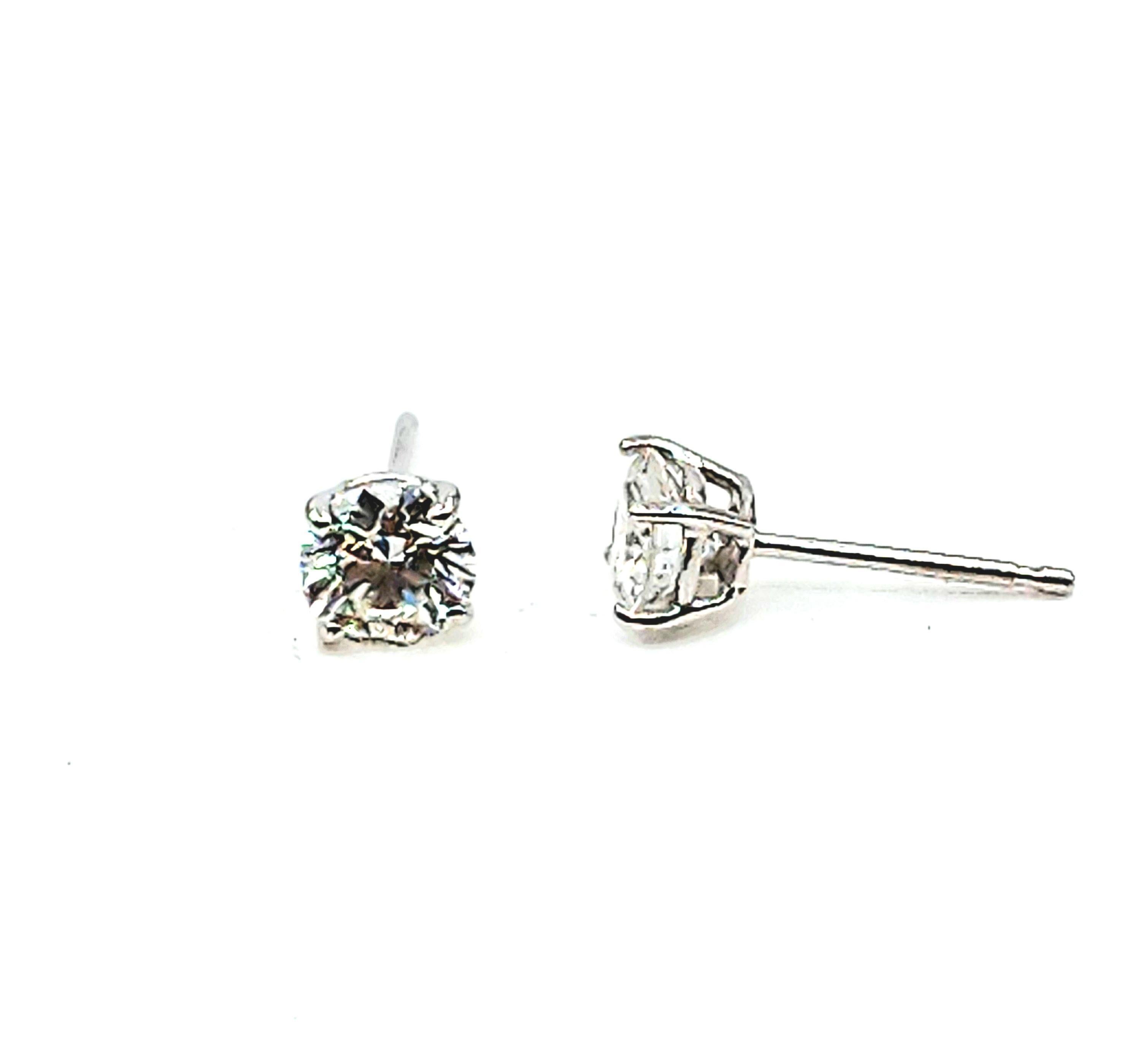 Moderne Boucles d'oreilles en diamant de 0.86 ct en vente