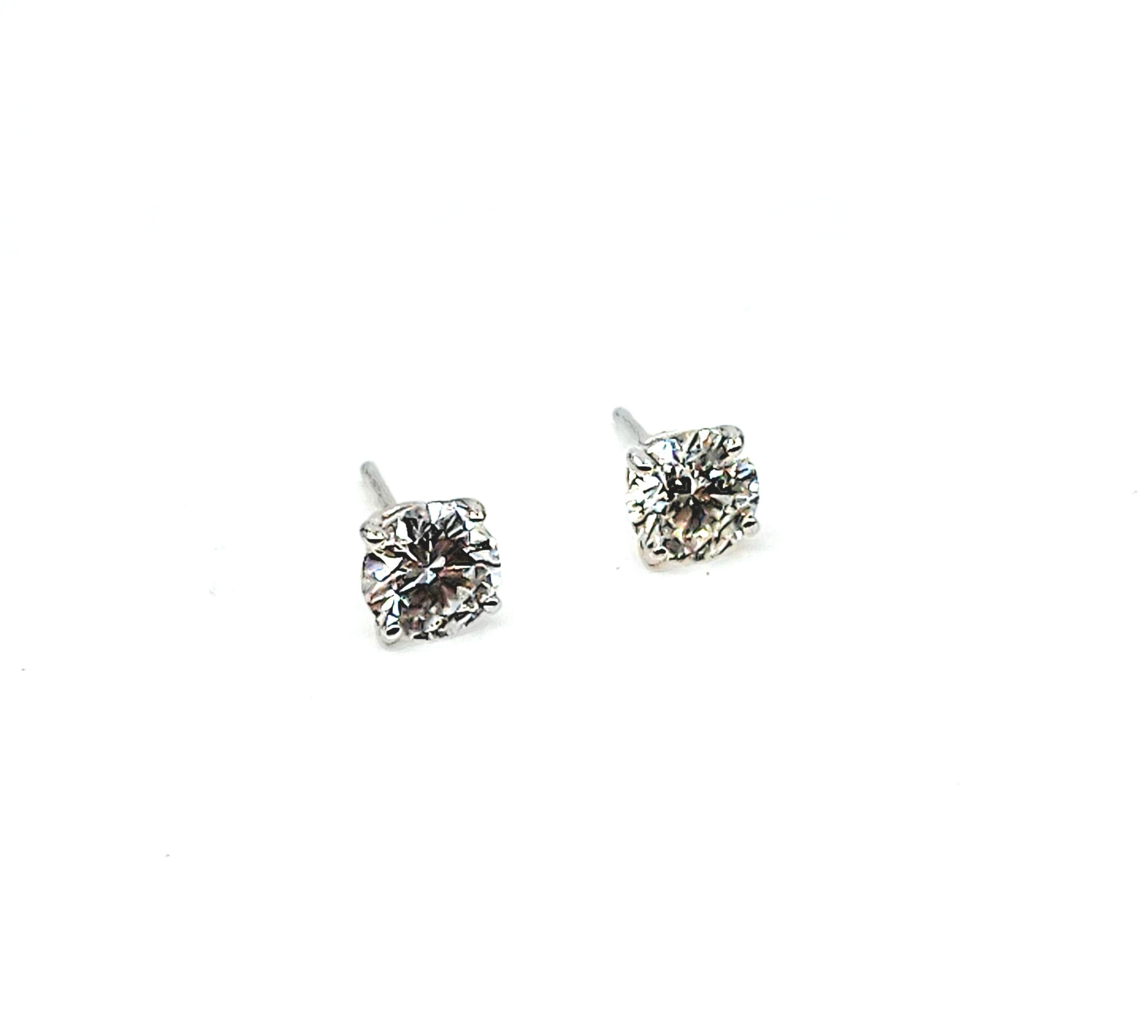 Taille ronde Boucles d'oreilles en diamant de 0.86 ct en vente