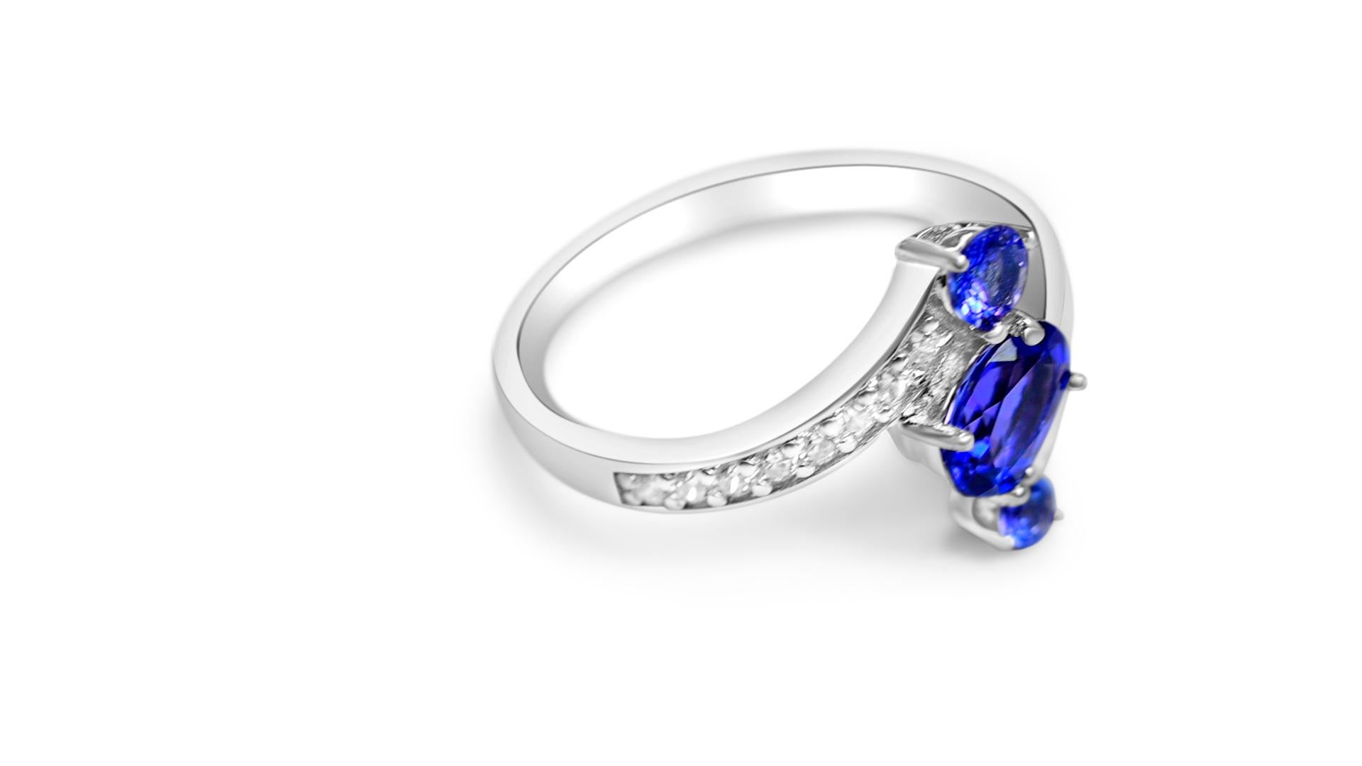 0.86 Ct Tanzanite 925 Sterling Silver Halo Ring Bridal Wedding Ring For Women's  In New Condition For Sale In New York, NY