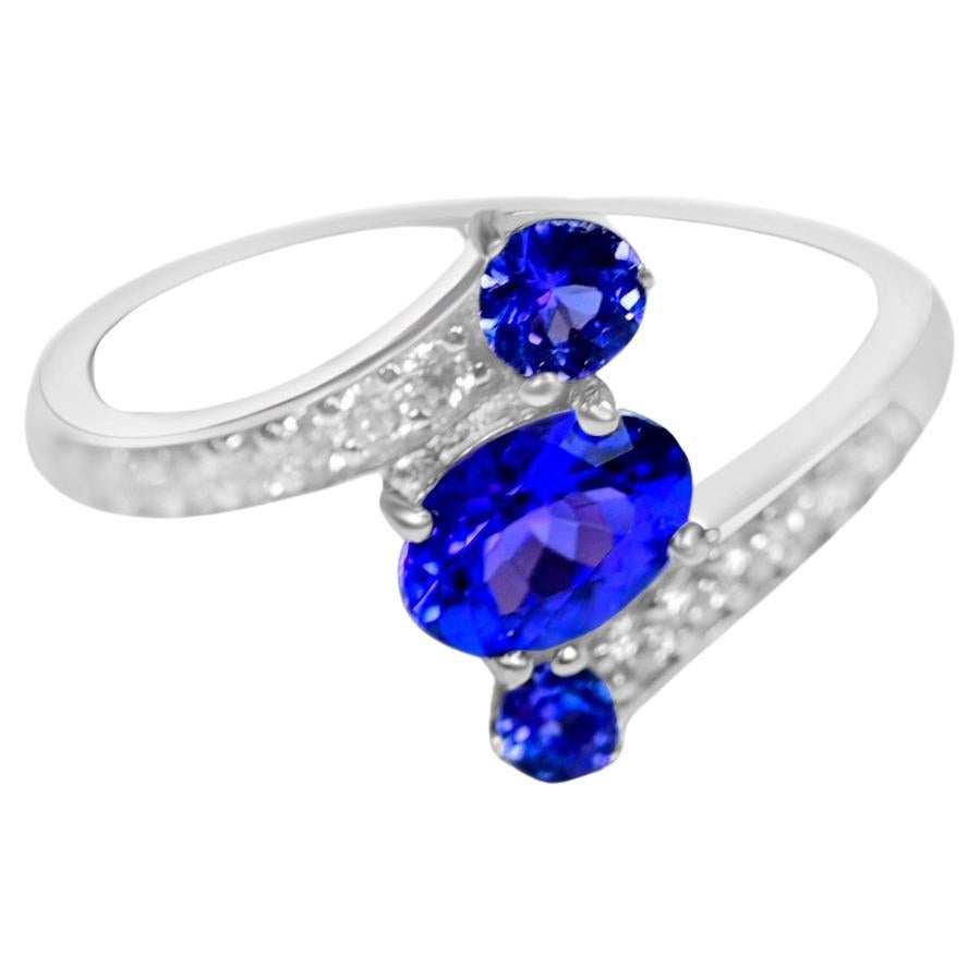 0.86 Ct Tanzanite 925 Sterling Silver Halo Ring Bridal Wedding Ring For Women's  For Sale