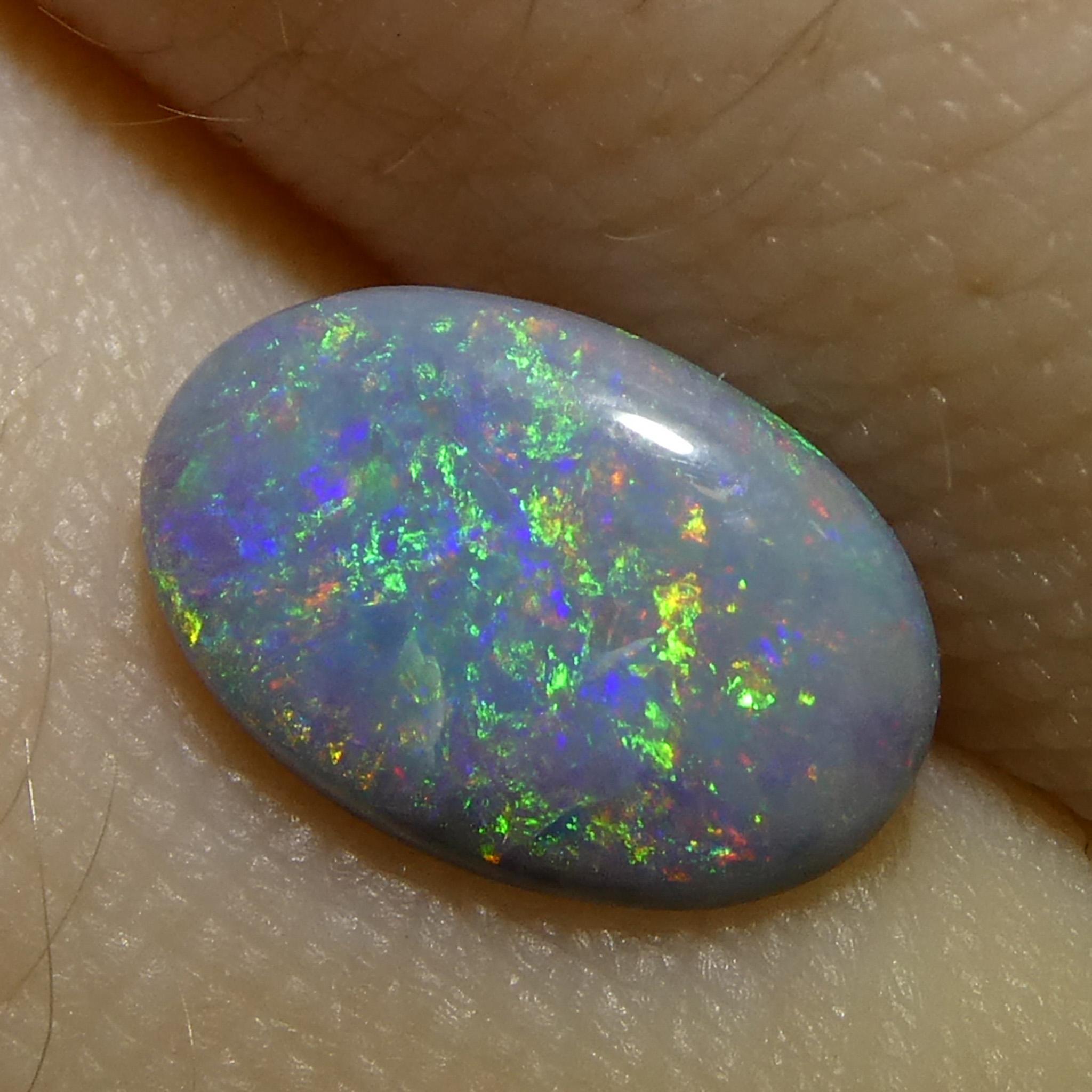0.86ct Opale grigio ovale cabochon dall'Australia in vendita 1