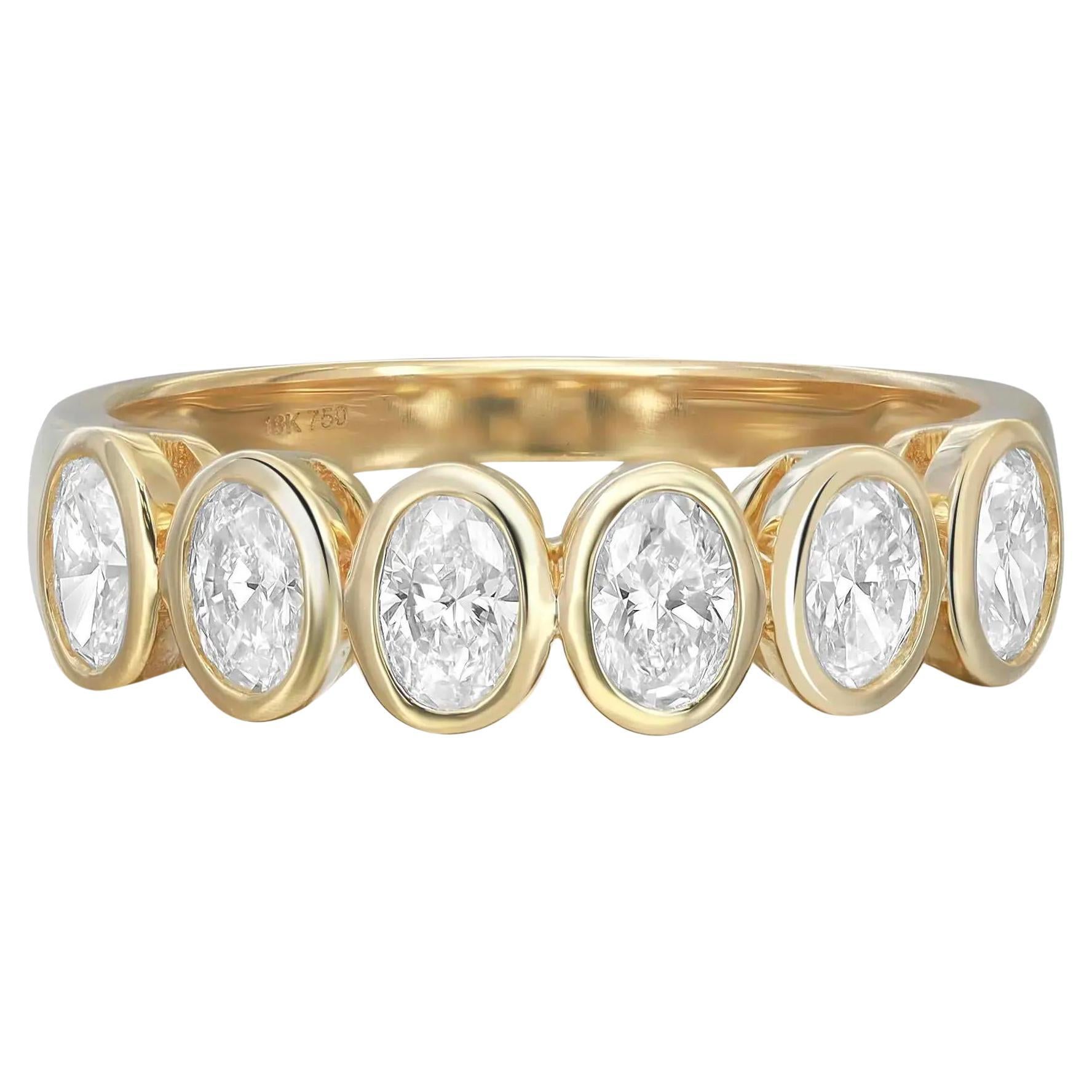 Anneau d'éternité en or jaune 18 carats avec diamant taille ovale serti clos de 0,86 carat, taille 6,5 en vente