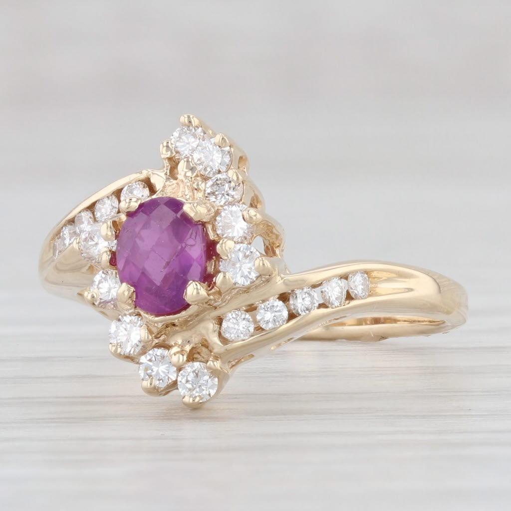 0.86ctw Oval Ruby Diamond Bypass Ring 14k Yellow Gold Size 7 en vente 1