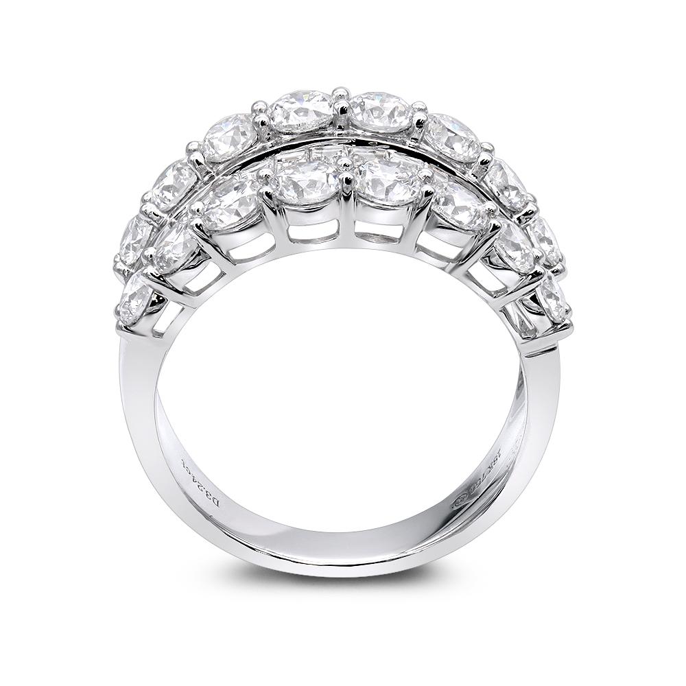 Ladies beautiful baguette and round brilliant diamond Anniversary Band
16 baguette shaped diamonds 0.87 carat TW
Surrounded by 16 dazzling round brilliant cut diamonds  2.37 carat .
VS2 SI1 G/H color.
Diamonds are handset in shared prong
