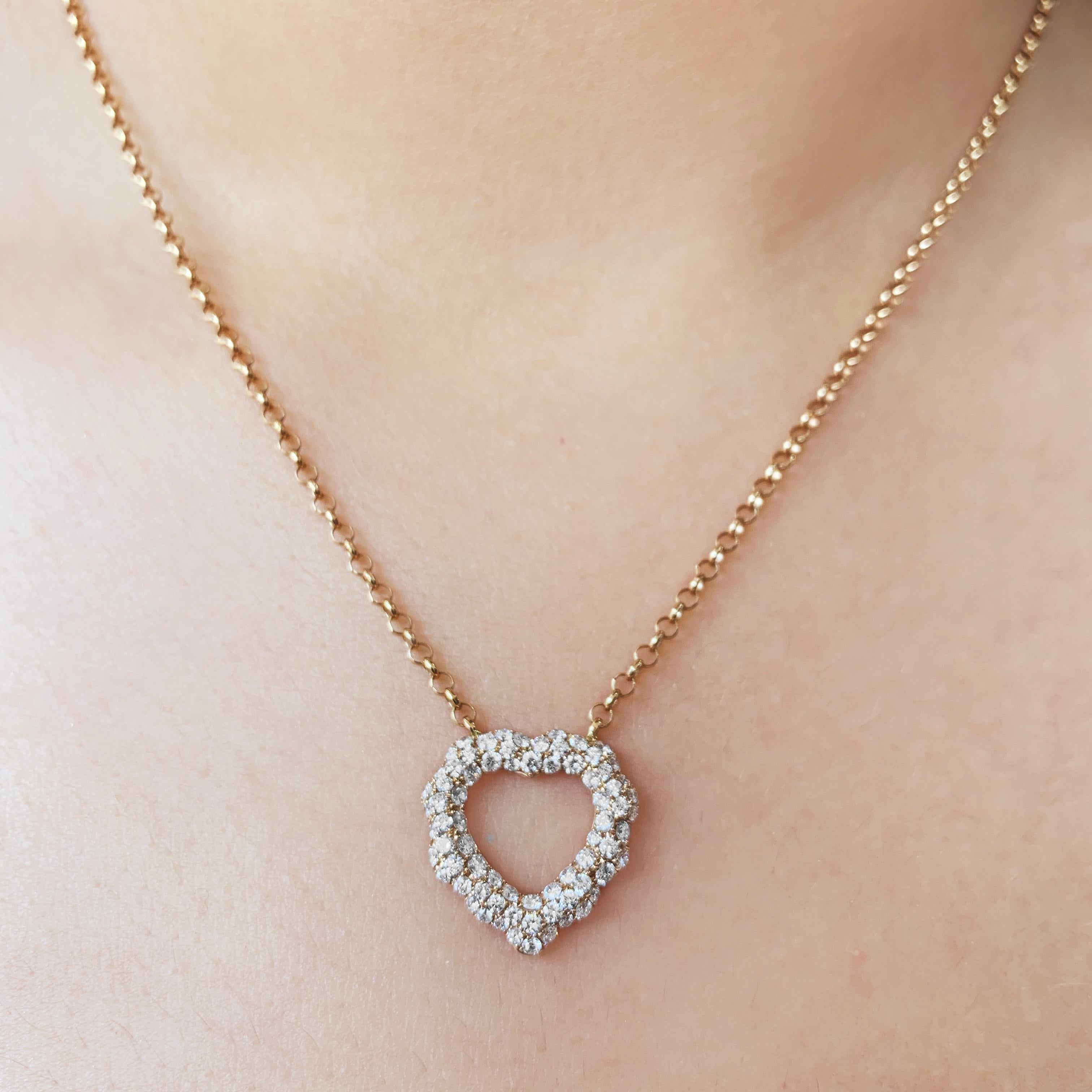 Round Cut 0.87 Carat Diamond 18 Karat Rose Gold Heart Shape Pendant Necklace For Sale