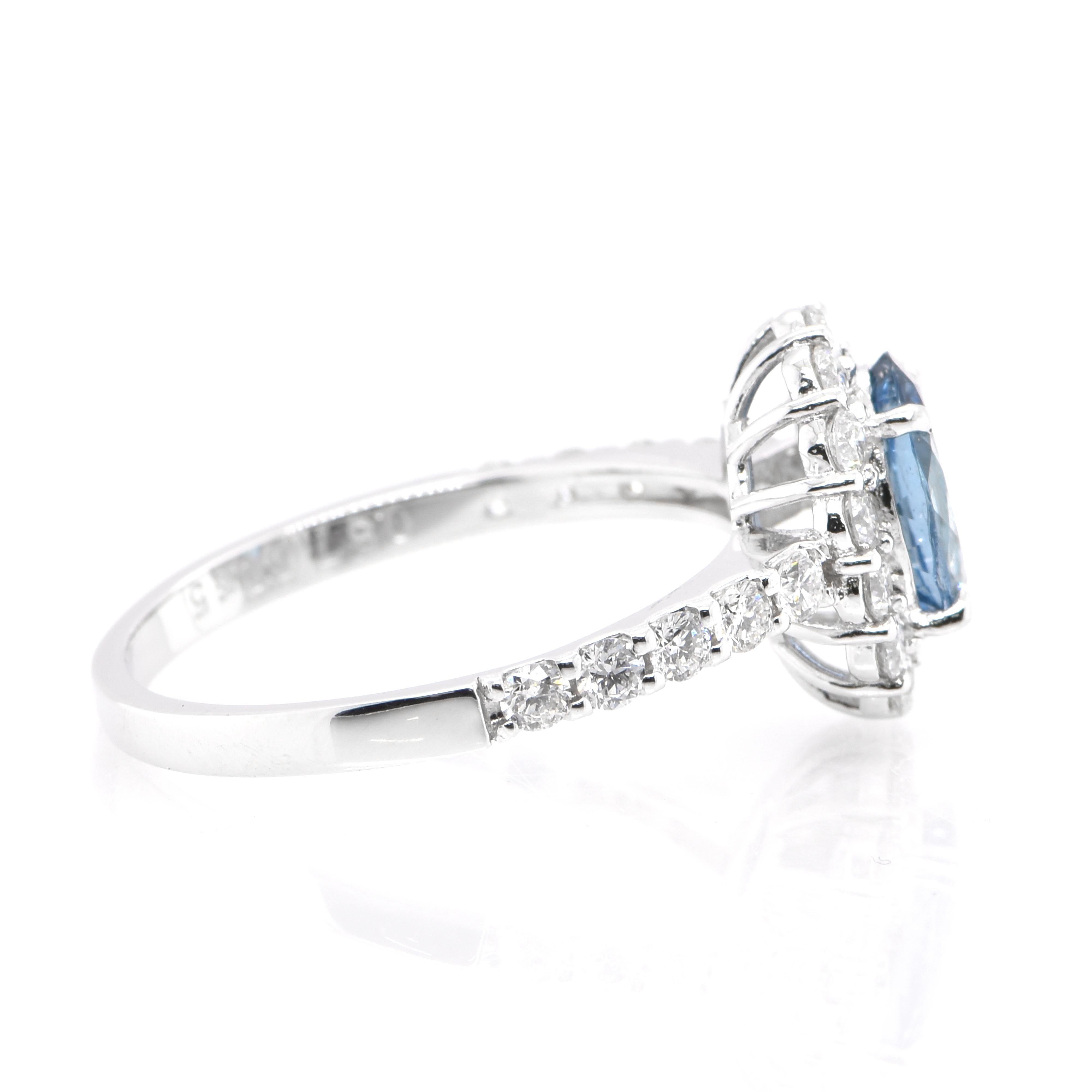 0.87 Carat Natural Aquamarine and Diamond Halo Ring Set in Platinum In New Condition In Tokyo, JP