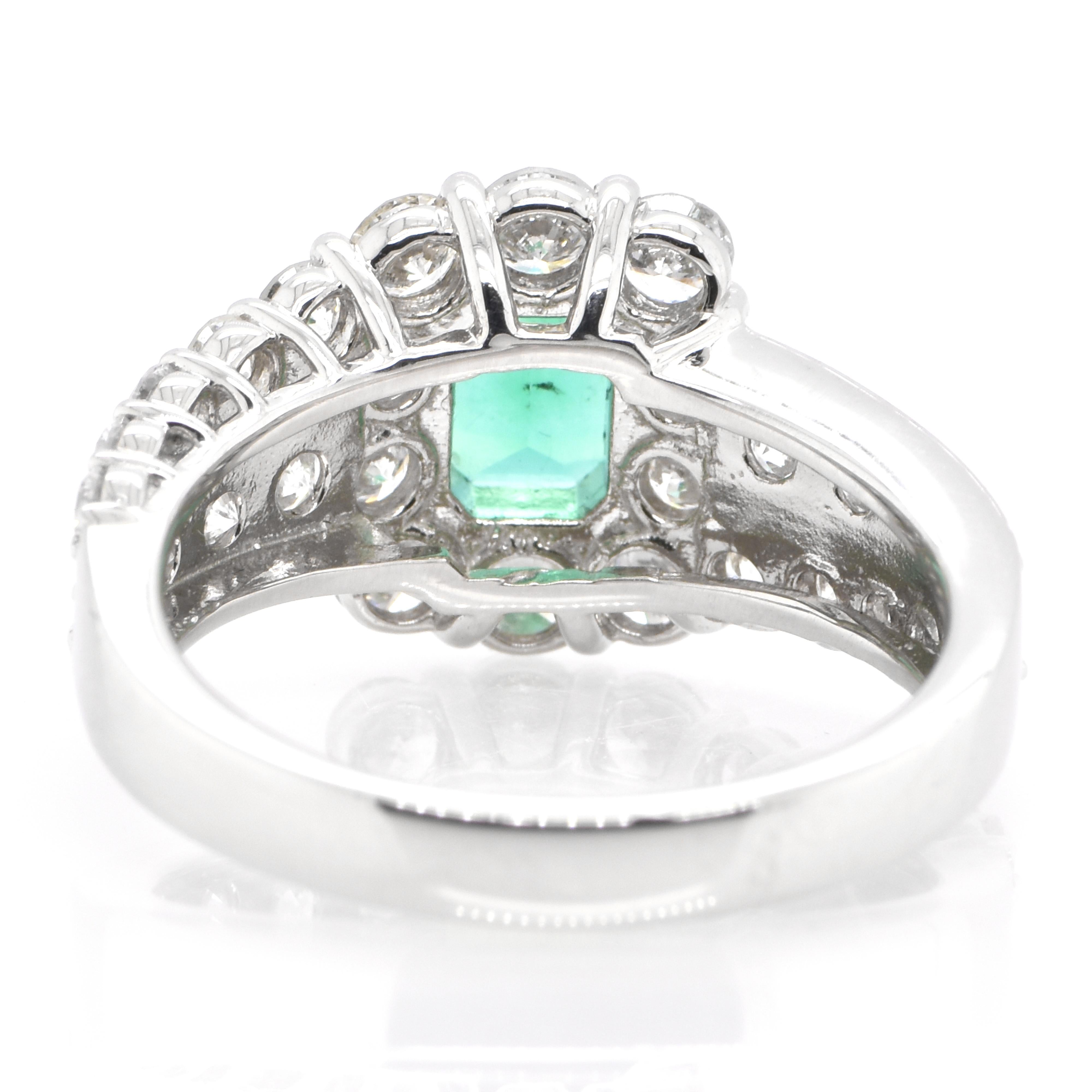 0.87 Carat Natural Emerald and Diamond Ring Set in Platinum In New Condition For Sale In Tokyo, JP