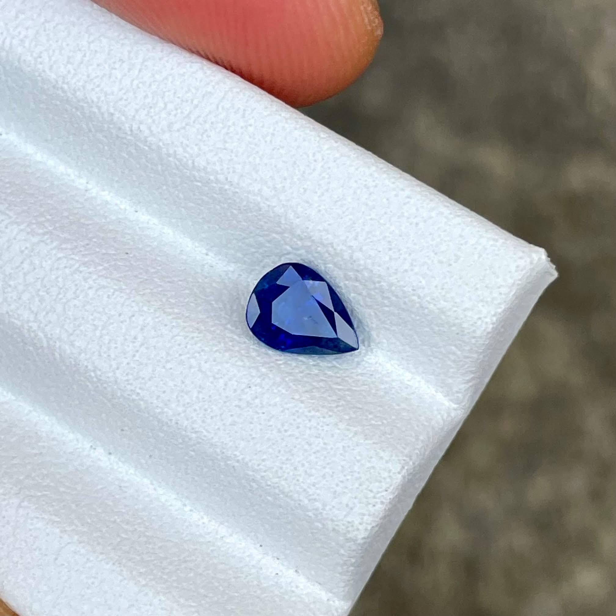 Pierre précieuse naturelle du Sri Lanka, saphir bleu taille poire de 0,87 carat Unisexe en vente