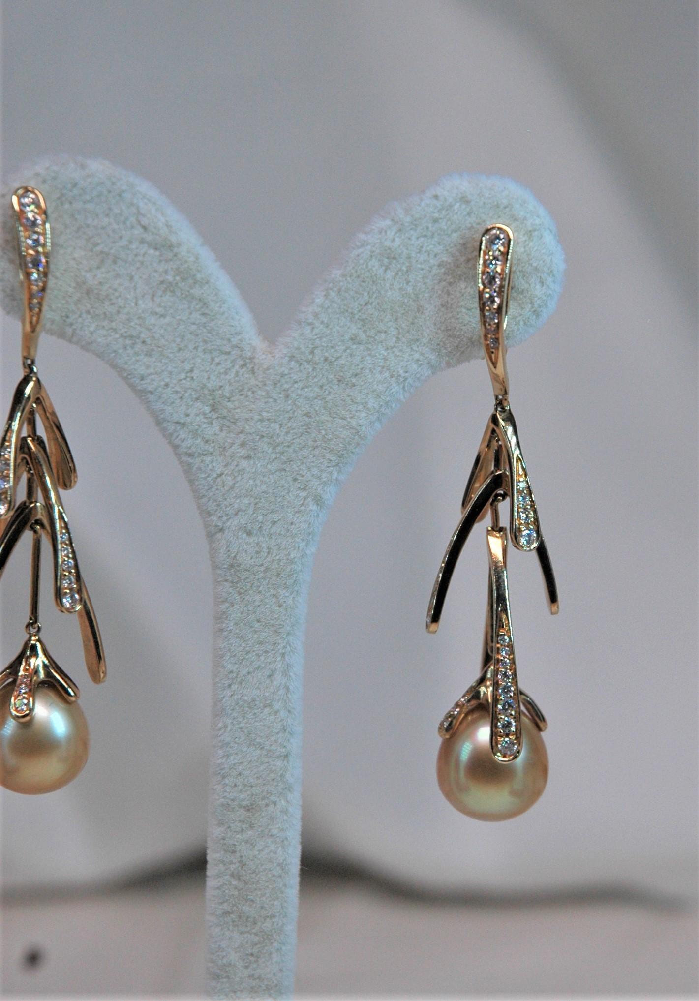 Brilliant Cut 0.87 Carats Diamonds, Gold Pearls, Yellow Gold Dangle Earrings For Sale