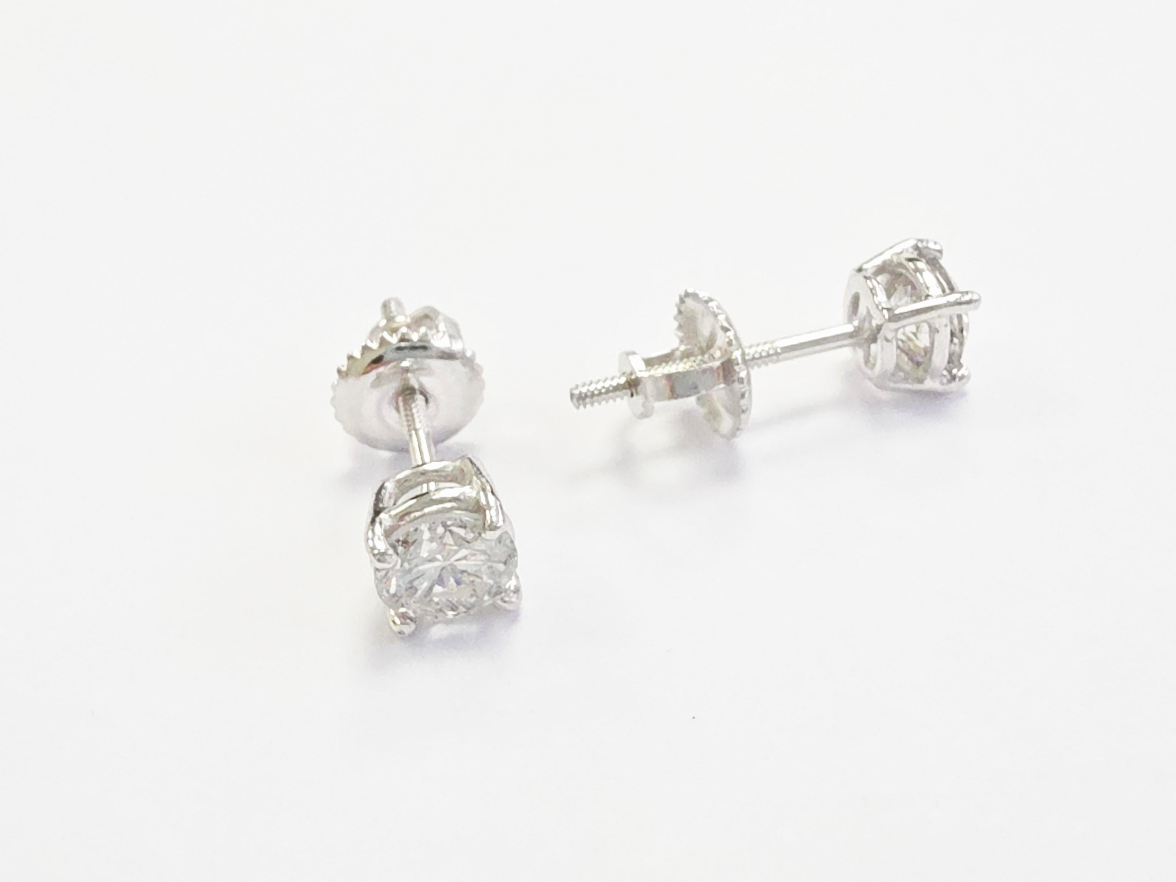 Borchie con diamante naturale di forma rotonda da 0,87 carati in oro bianco 14 carati in vendita 3