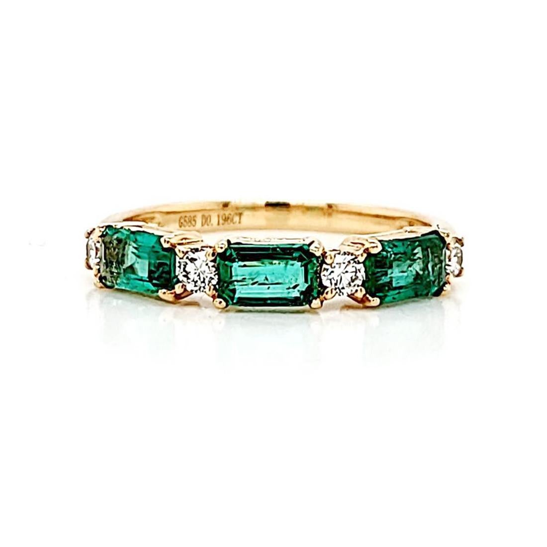 Round Cut 0.87 CT Natural Zambian Emerald 0.19 CT Diamond 14K Yellow Gold Band Ring For Sale