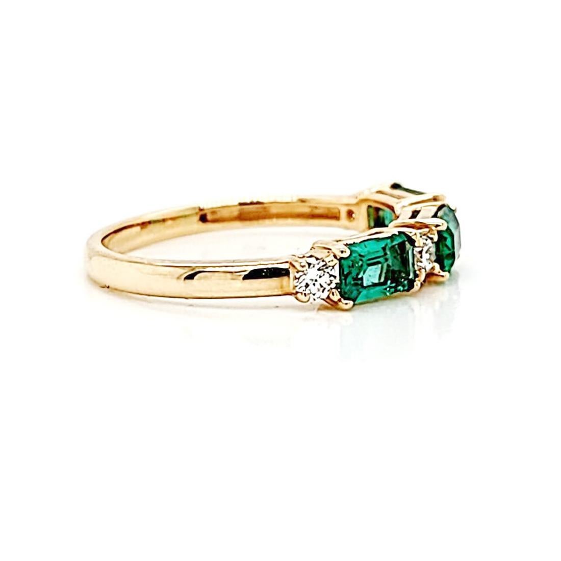 0.87 CT Natural Zambian Emerald 0.19 CT Diamond 14K Yellow Gold Band Ring In New Condition For Sale In Los Angeles, CA