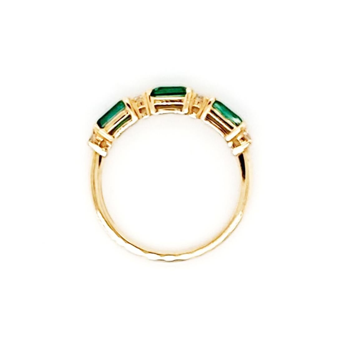 0.87 CT Natural Zambian Emerald 0.19 CT Diamond 14K Yellow Gold Band Ring For Sale 1