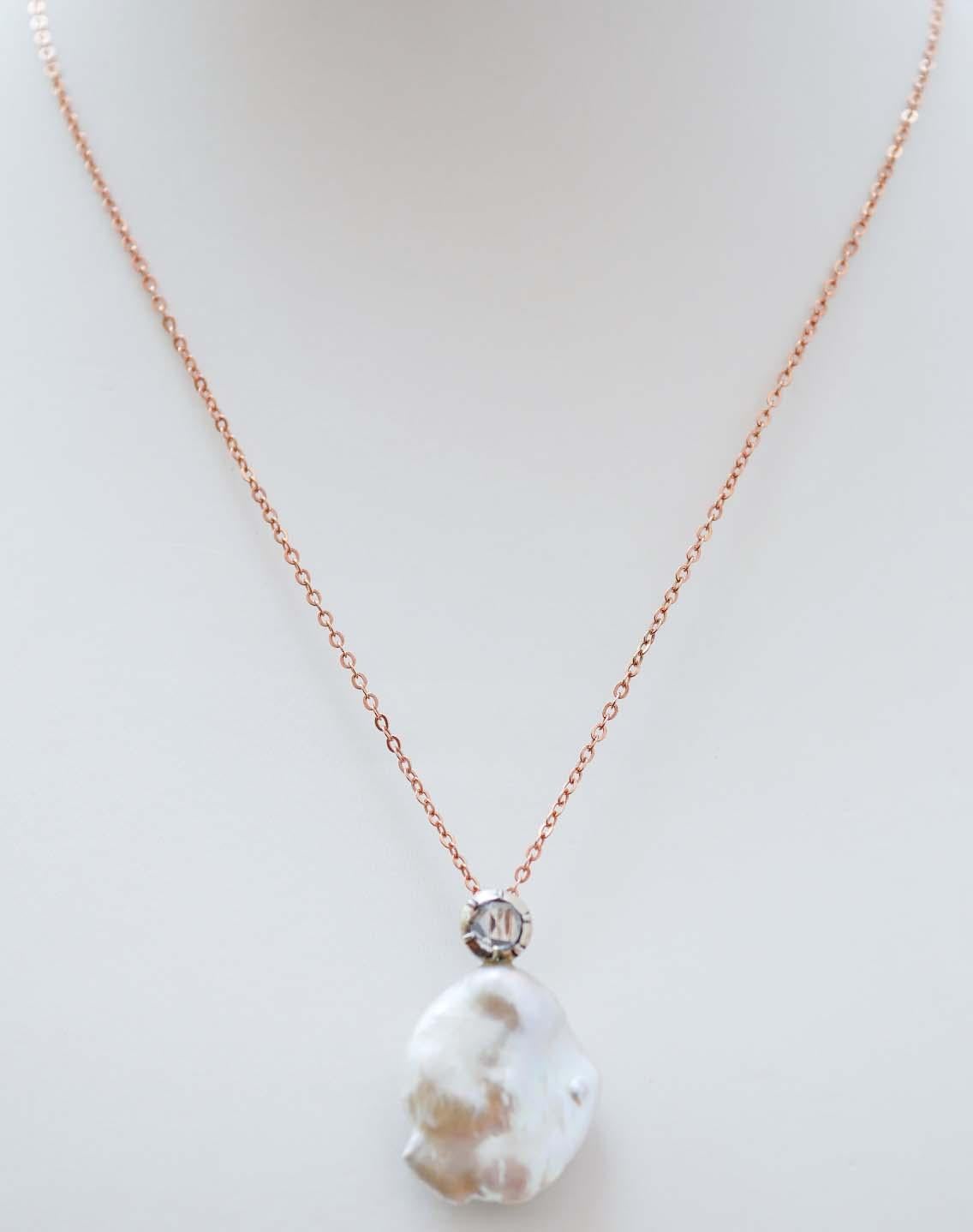 Taglio a rosa Collana con diamanti taglio vecchio da 0,87 carati, perle barocche, oro rosa e argento. in vendita