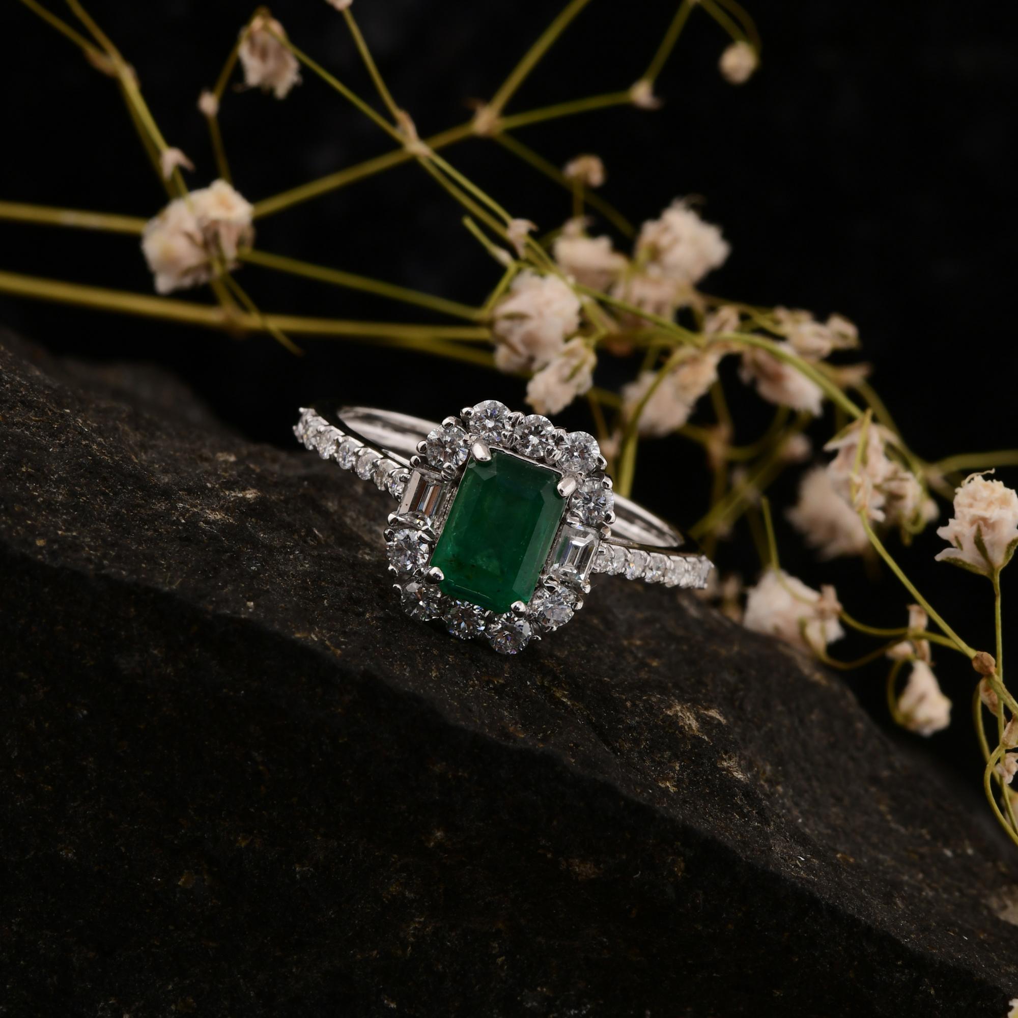 0.87 Ct. Zambian Emerald Cocktail Ring 0.58 Ct. SI/H Diamond 14 Karat White Gold In New Condition For Sale In Diera, Dubai