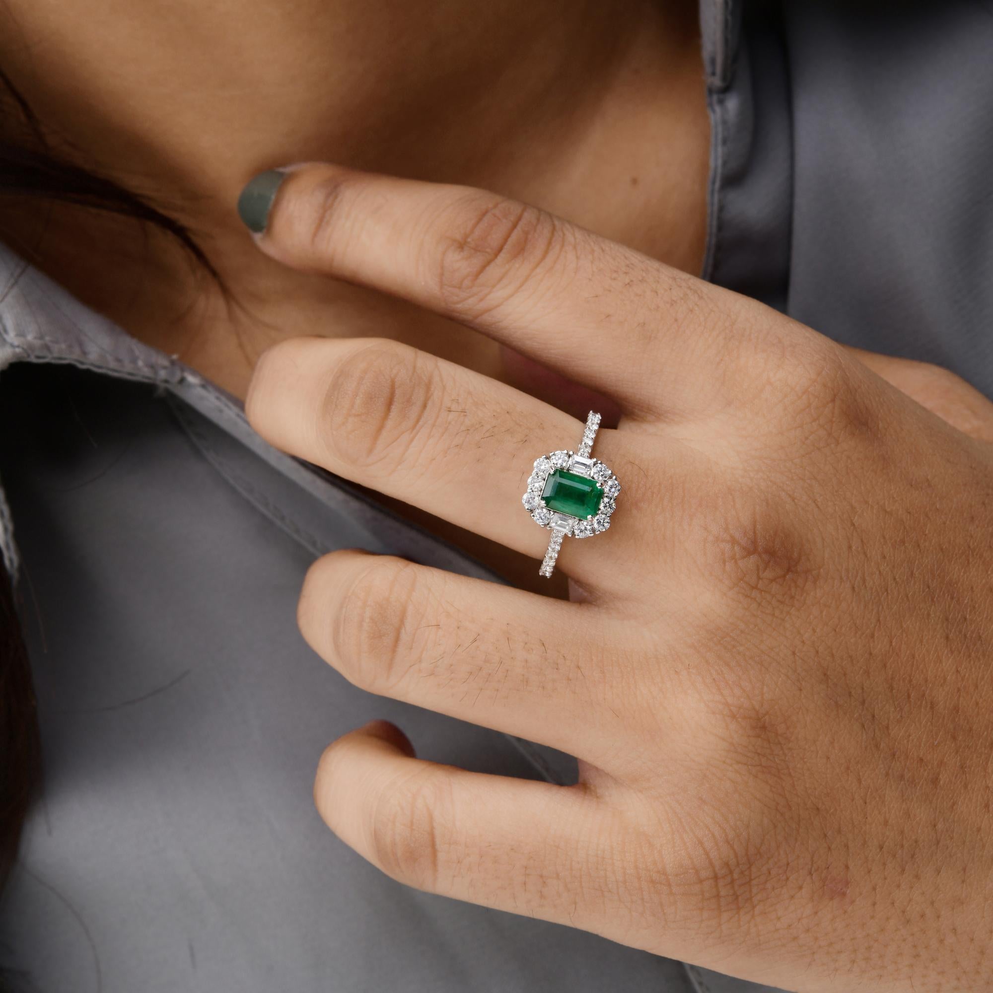 0.87 Ct. Zambian Emerald Cocktail Ring 0.58 Ct. SI/H Diamond 14 Karat White Gold For Sale 1