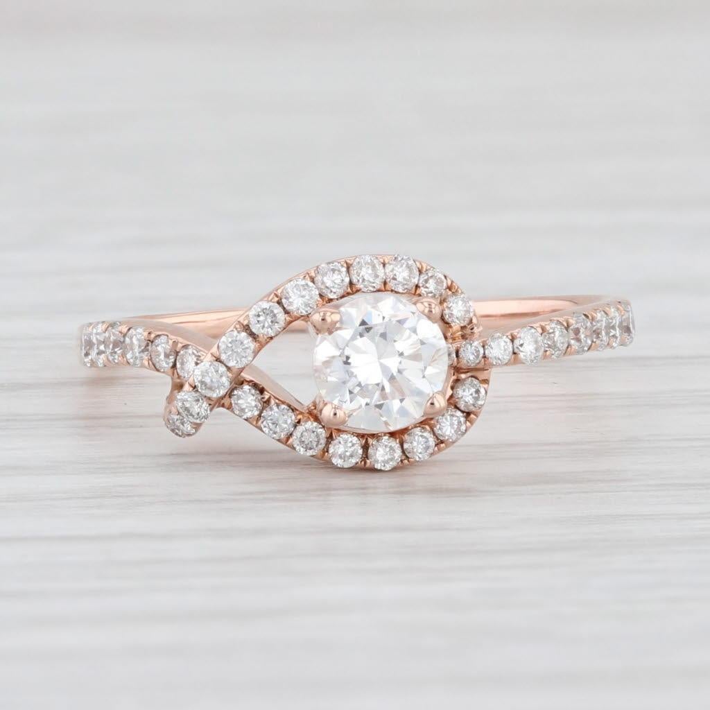 Informationen zu Edelsteinen:
- Natürlicher Diamant - (Mitte)
Karat - 0,52ct 
Schliff - Rundbrillant
Farbe - F
Reinheit - SI2 

- Natürliche Diamanten -
Karat gesamt - 0,35ctw
Schliff - Rundbrillant
Farbe - F - H
Reinheit - SI2 - I1

Metall: 14k